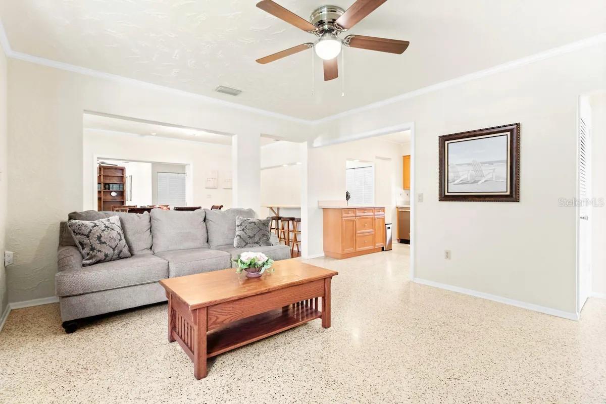 1011 68TH AVE W, BRADENTON, FL, 34207