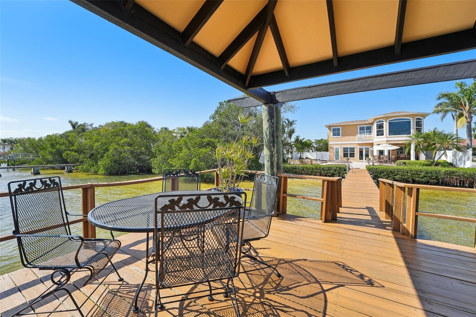 5905 BAYOU GRANDE BLVD NE, ST PETERSBURG, FL, 33703