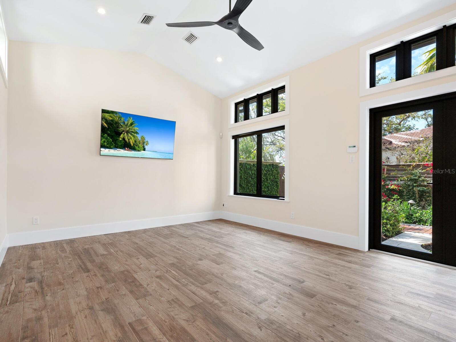 A4642942 Property Photo