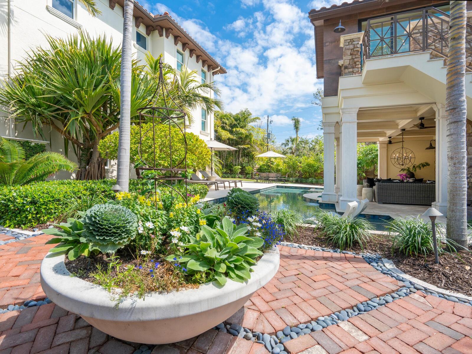 A4642942 Property Photo