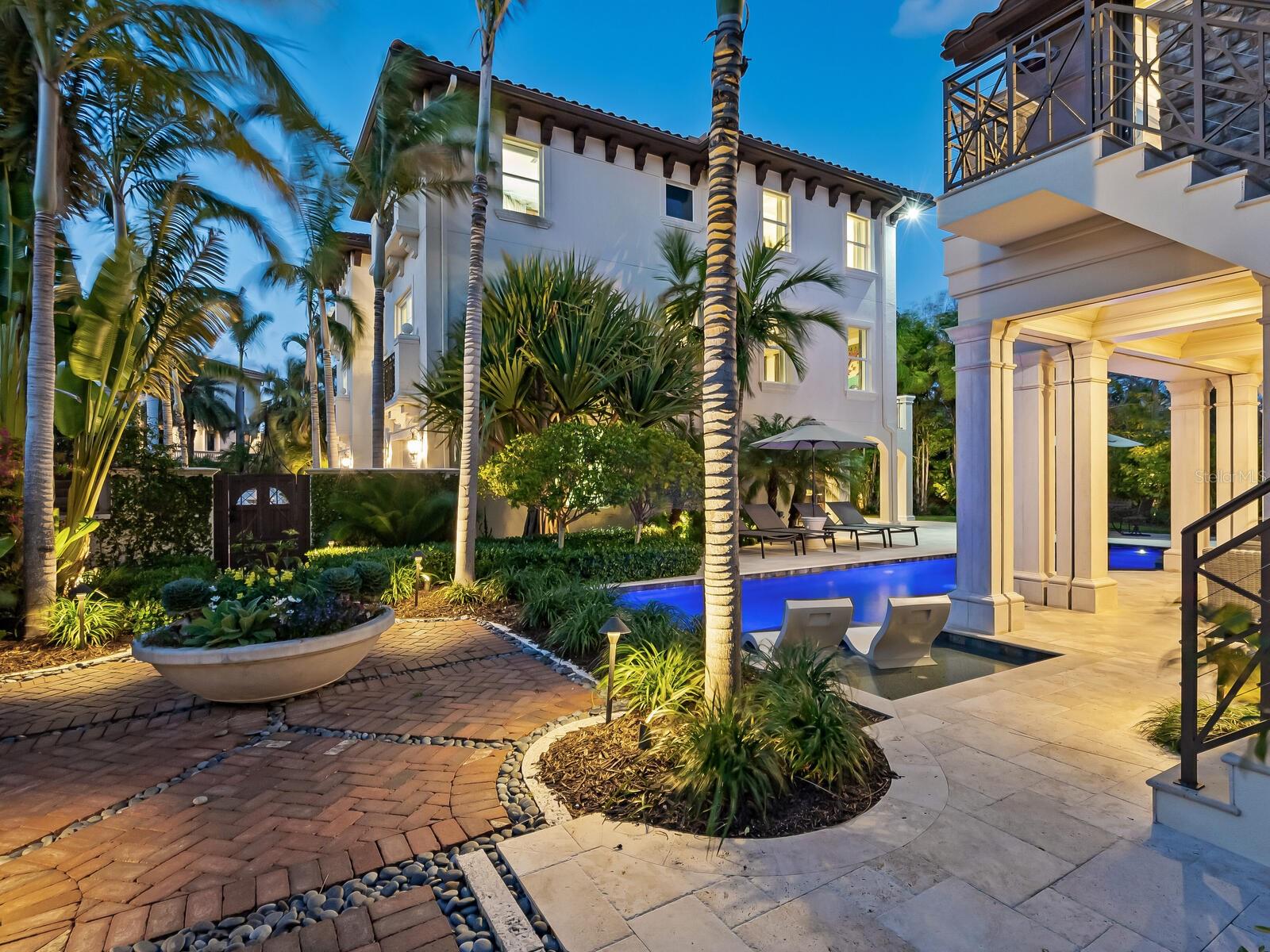 A4642942 Property Photo