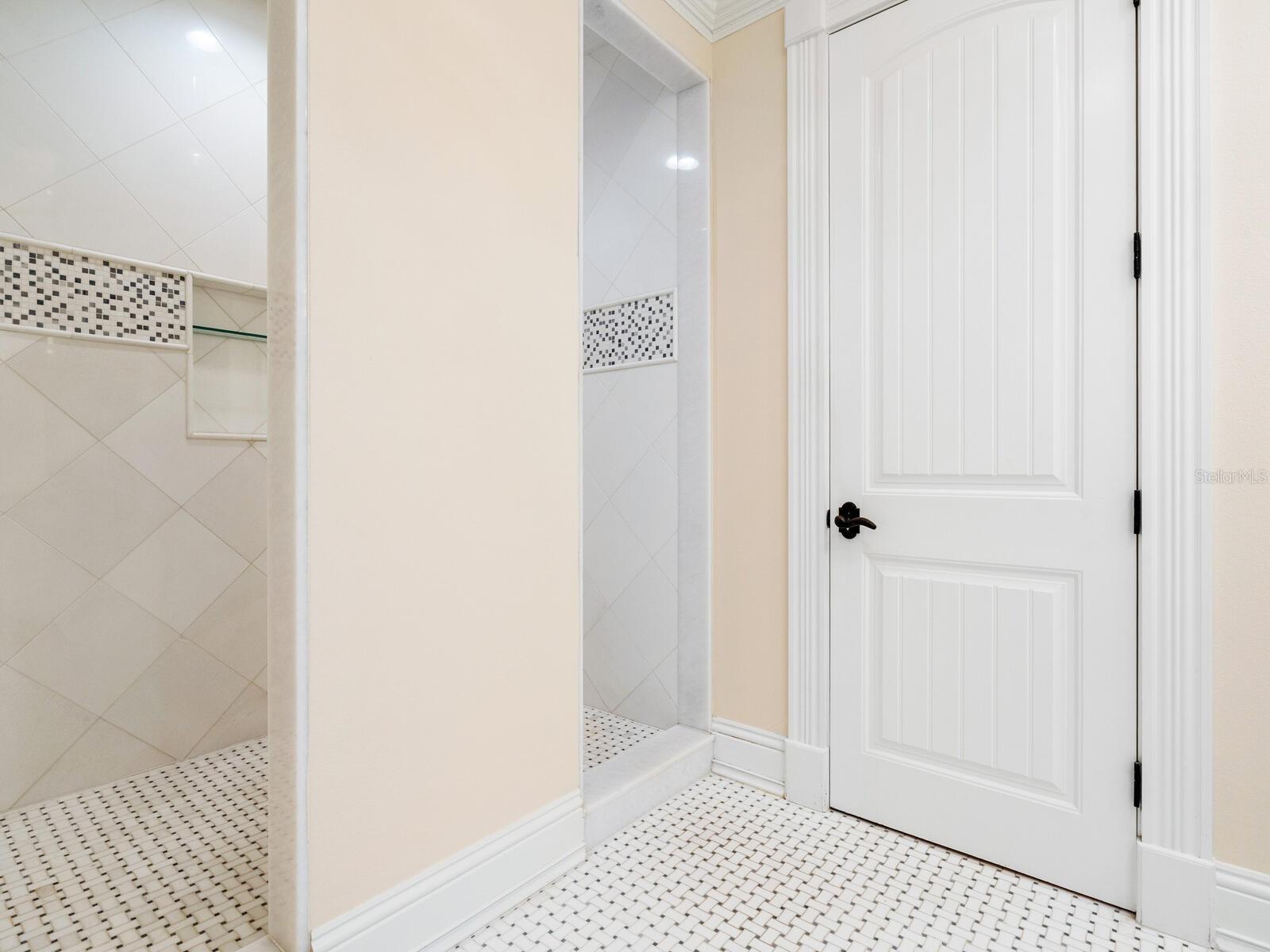 A4642942 Property Photo