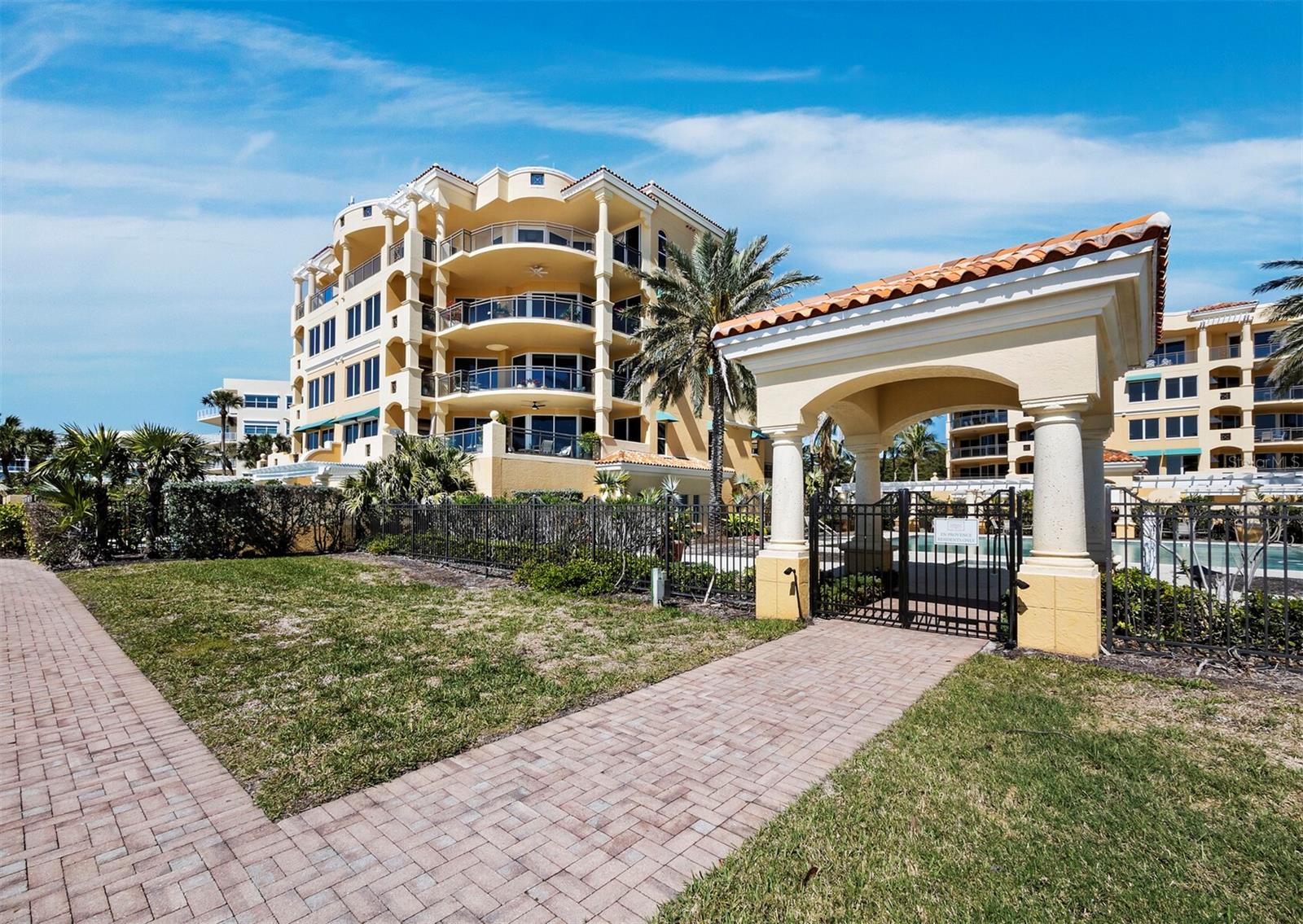 A4643048 Property Photo