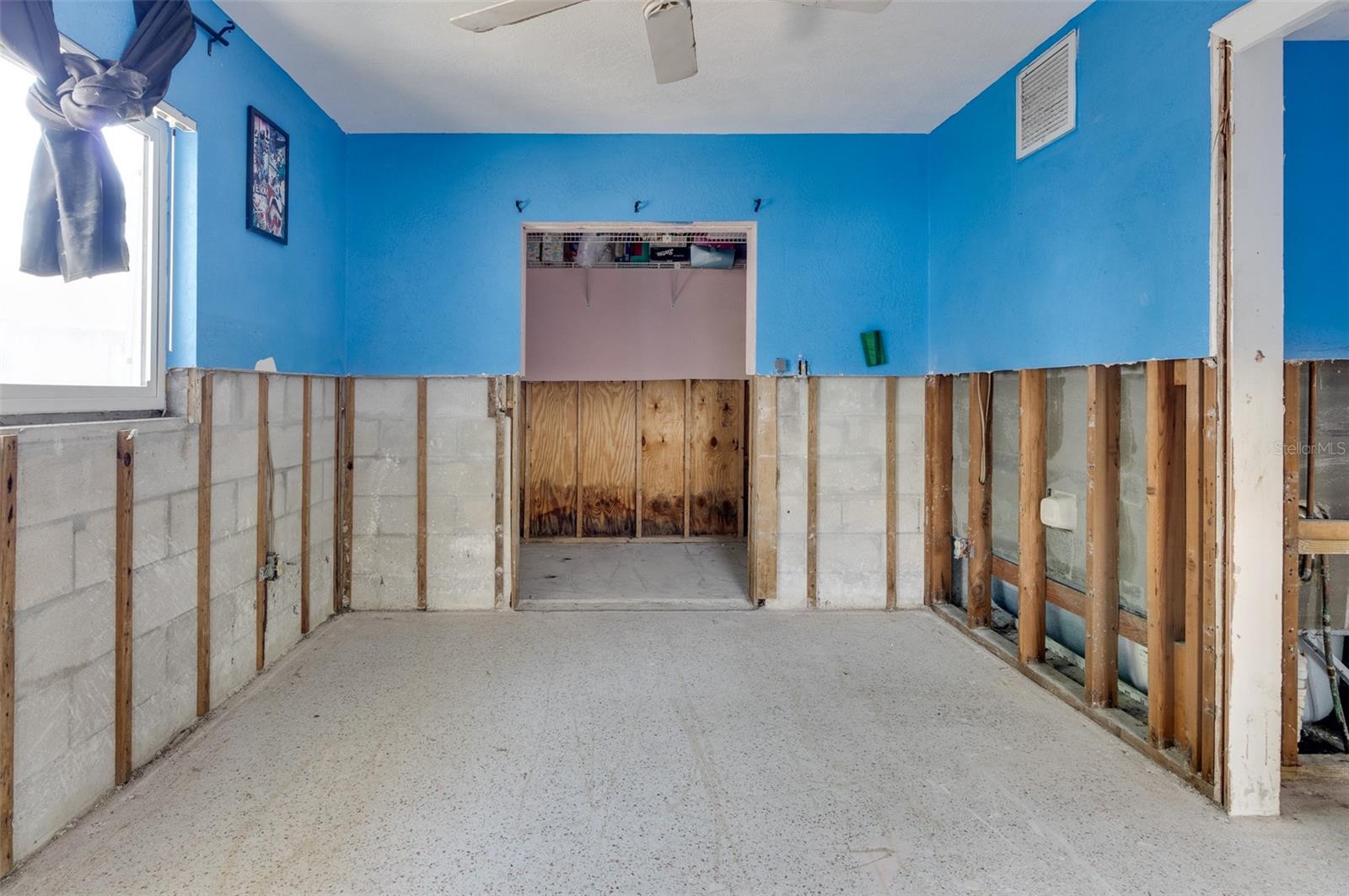 300 WESTWINDS DR, PALM HARBOR, FL, 34683