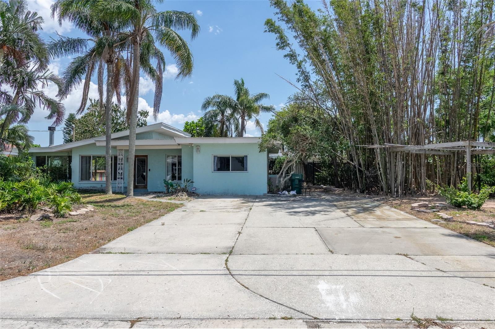 300 WESTWINDS DR, PALM HARBOR, FL, 34683