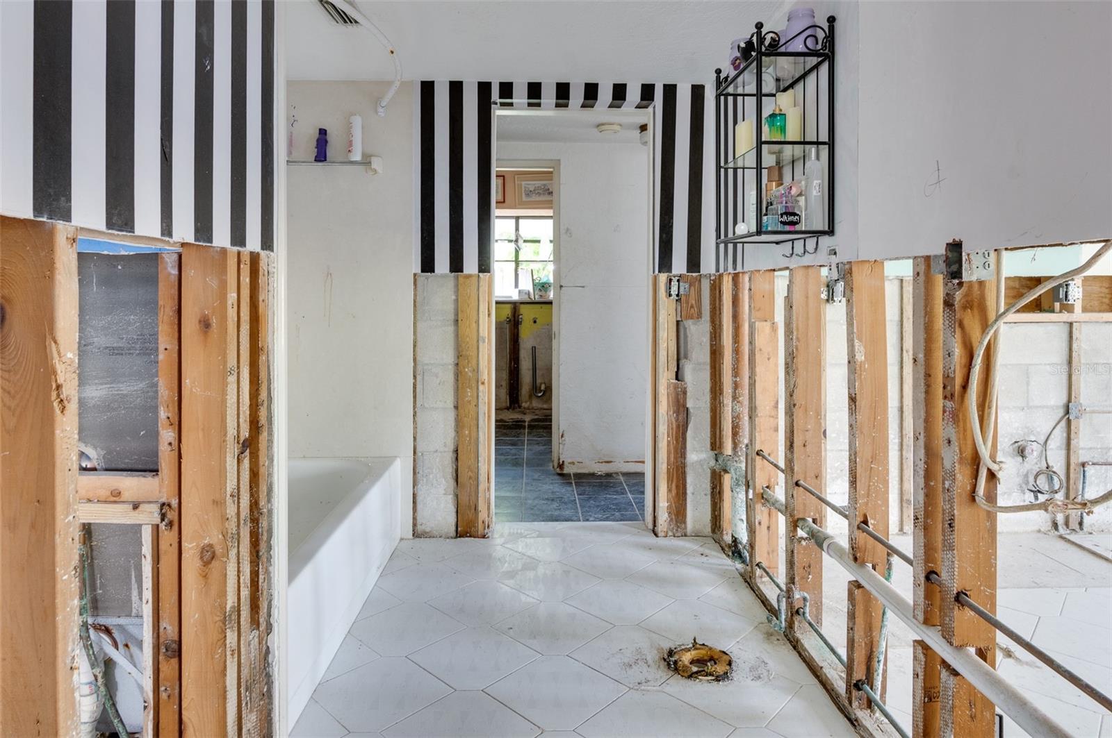 300 WESTWINDS DR, PALM HARBOR, FL, 34683