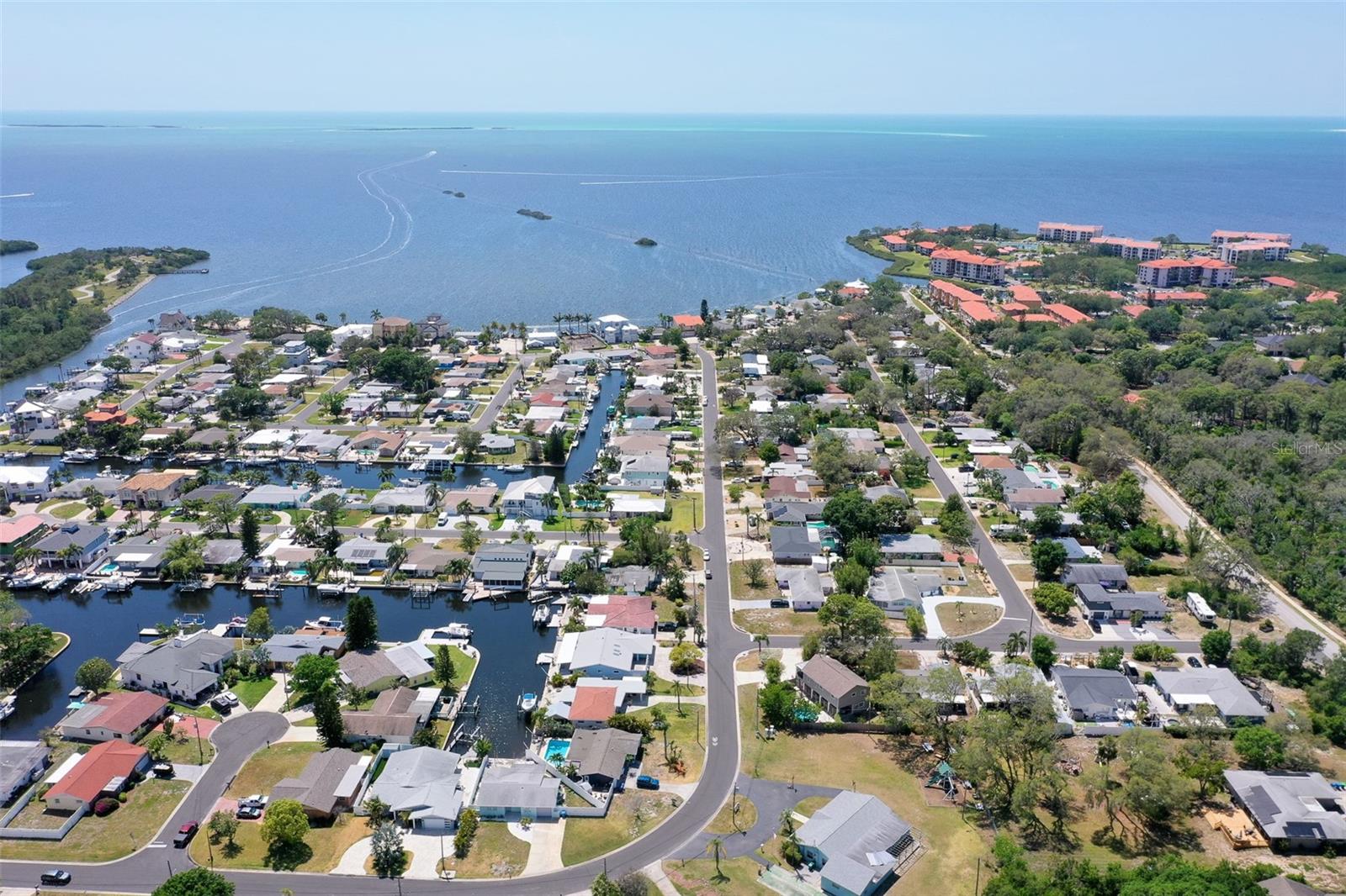 300 WESTWINDS DR, PALM HARBOR, FL, 34683