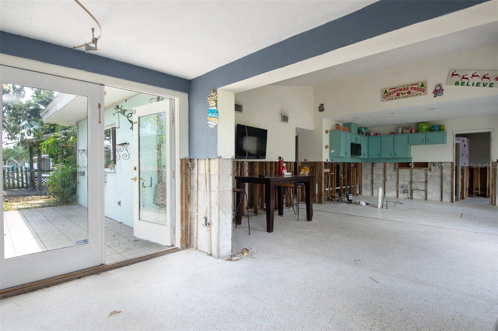 300 WESTWINDS DR, PALM HARBOR, FL, 34683