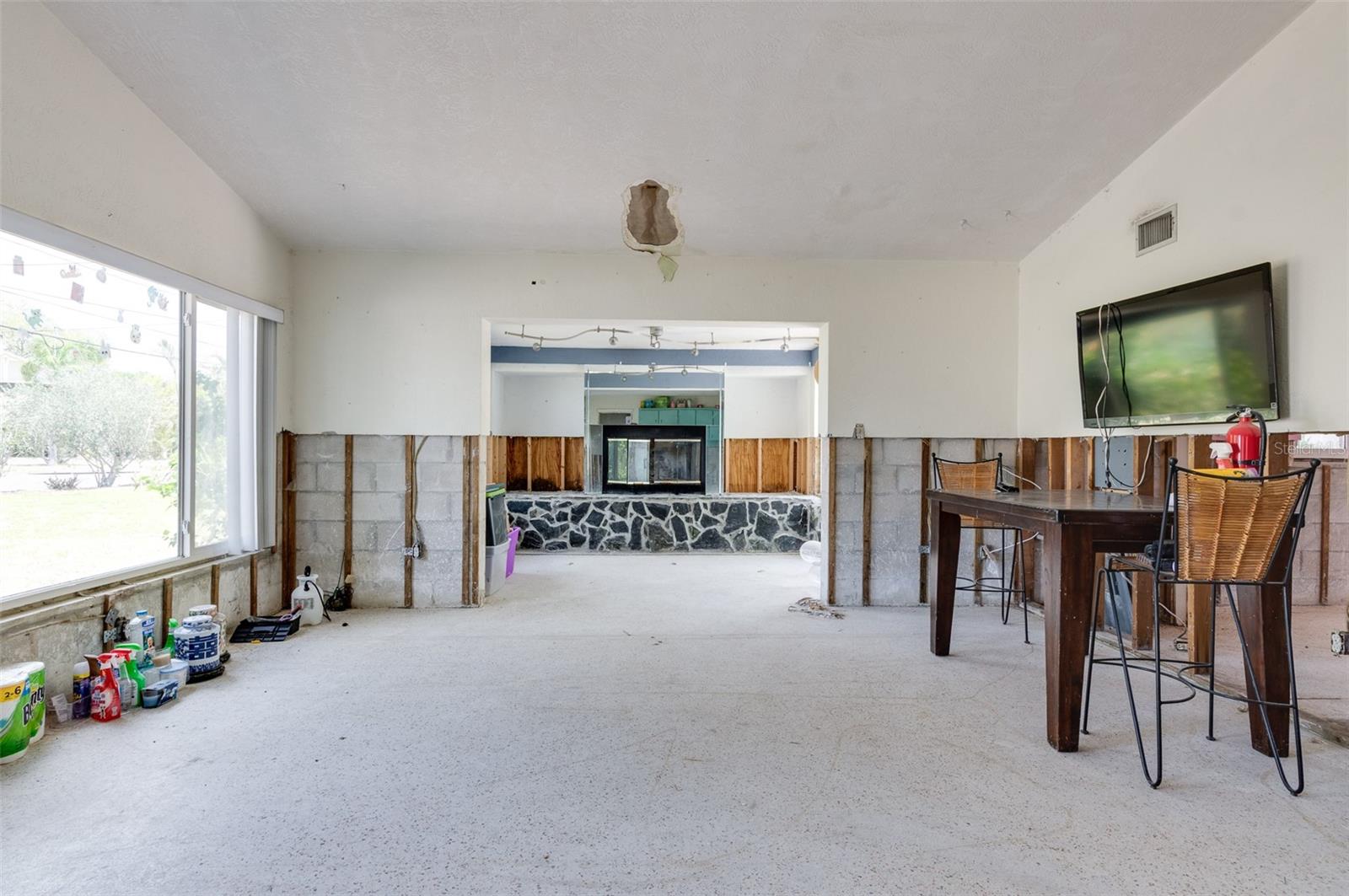 300 WESTWINDS DR, PALM HARBOR, FL, 34683