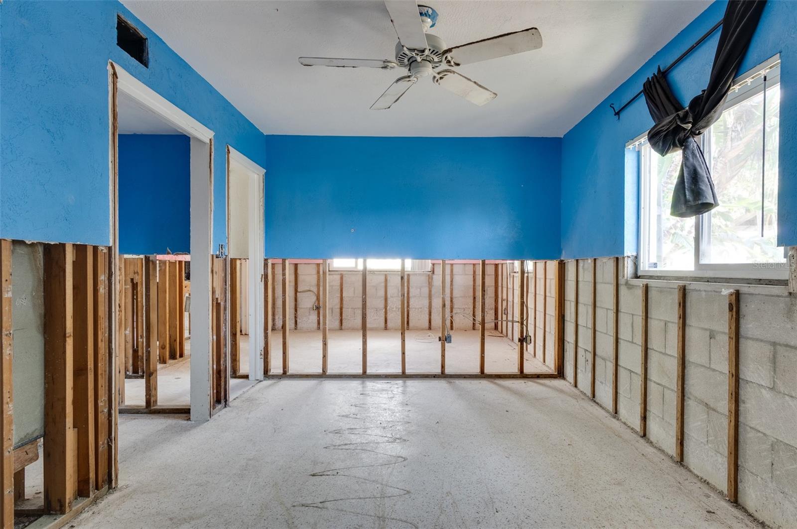 300 WESTWINDS DR, PALM HARBOR, FL, 34683