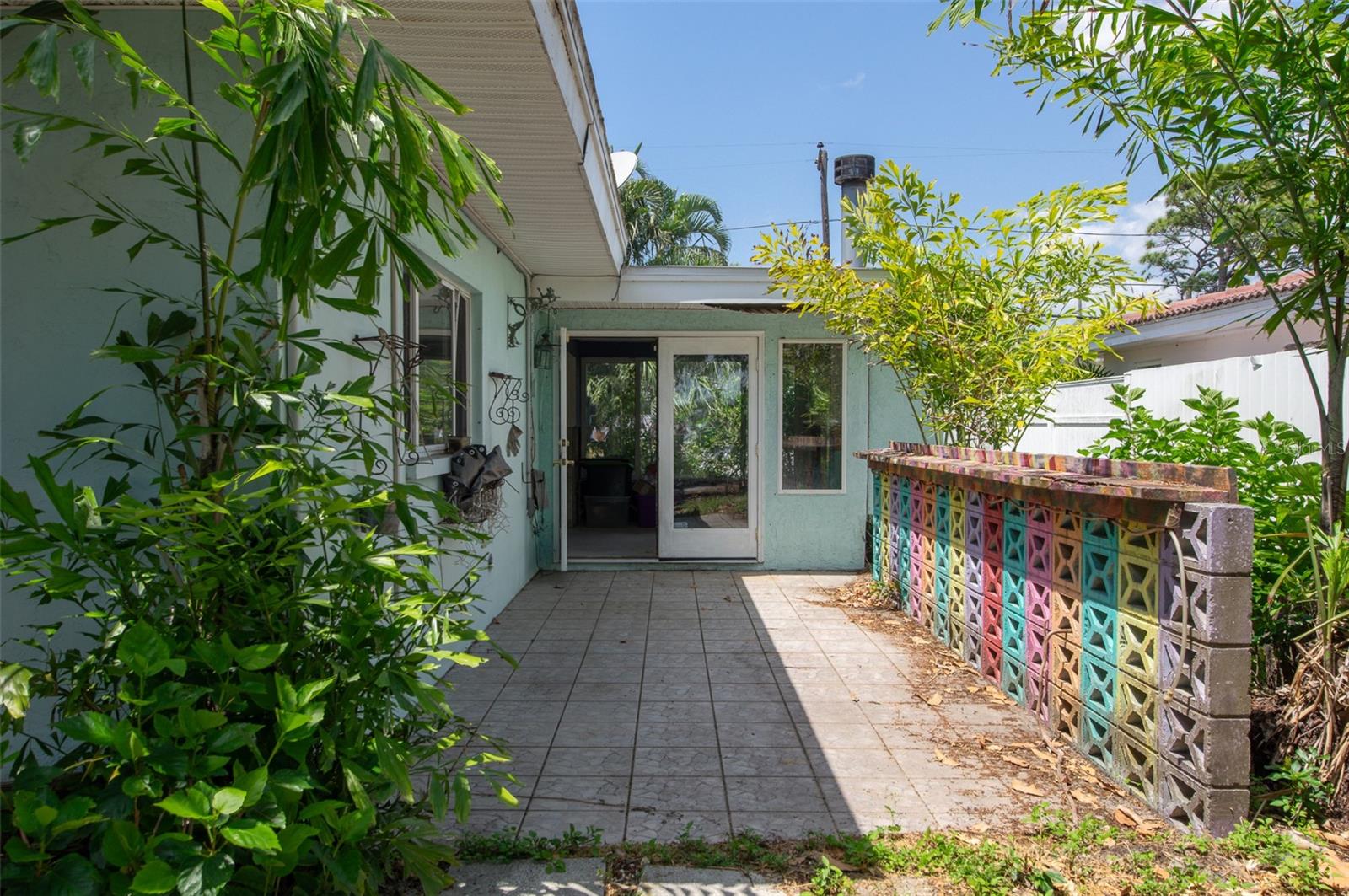 300 WESTWINDS DR, PALM HARBOR, FL, 34683