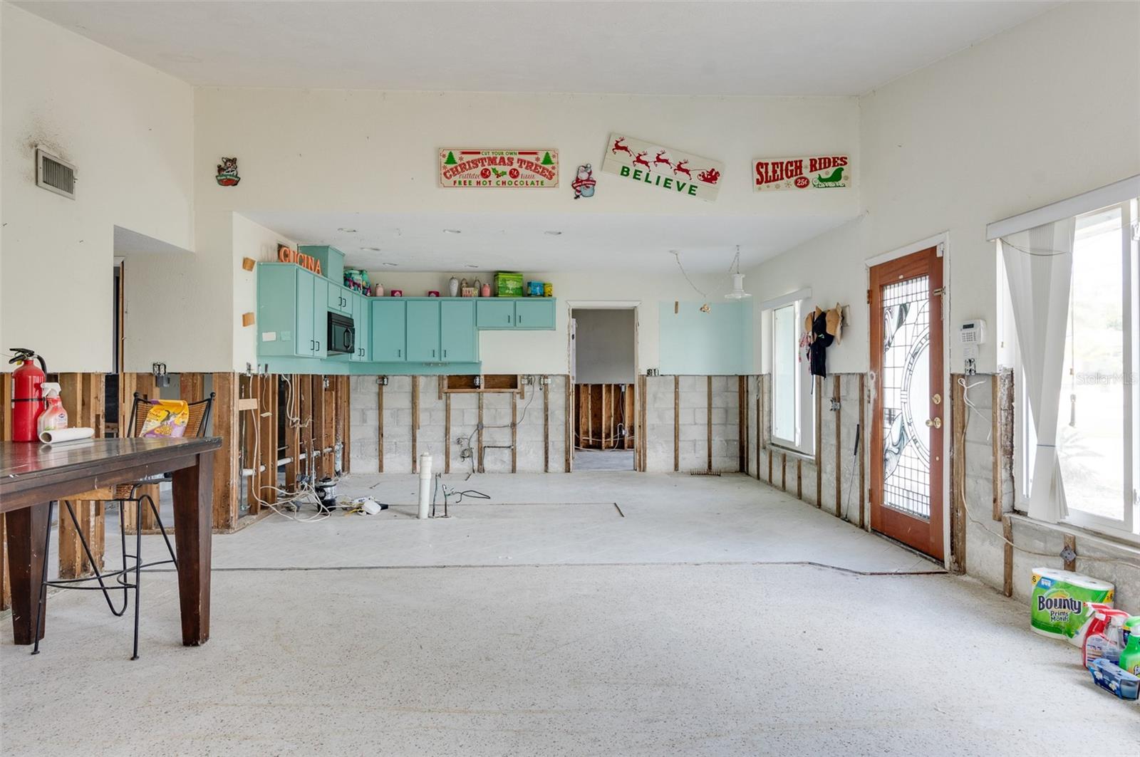 300 WESTWINDS DR, PALM HARBOR, FL, 34683