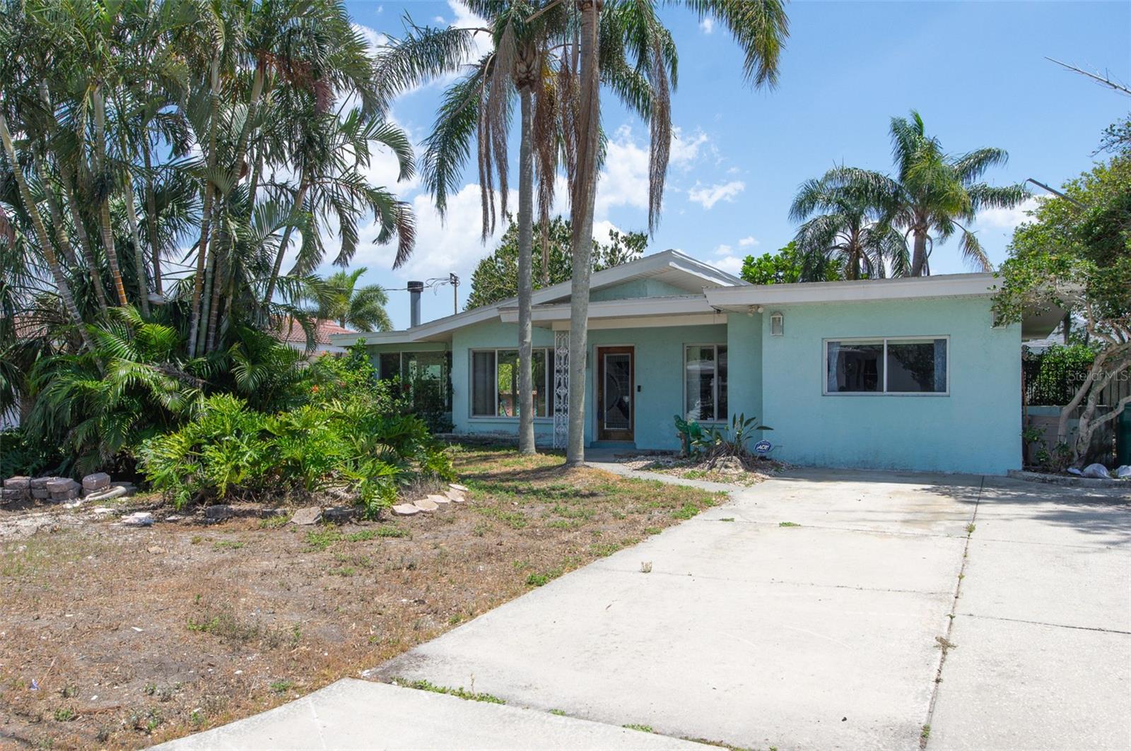 300 WESTWINDS DR, PALM HARBOR, FL, 34683