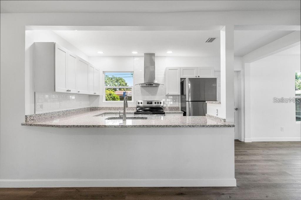 6690 33RD AVE N, ST PETERSBURG, FL, 33710