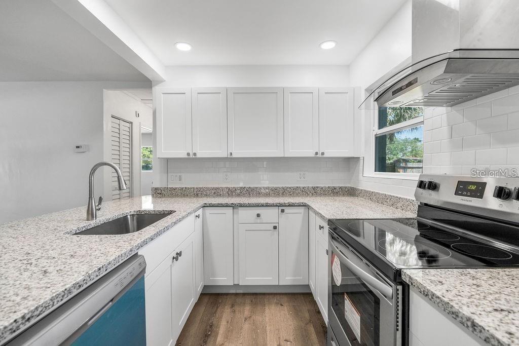 6690 33RD AVE N, ST PETERSBURG, FL, 33710
