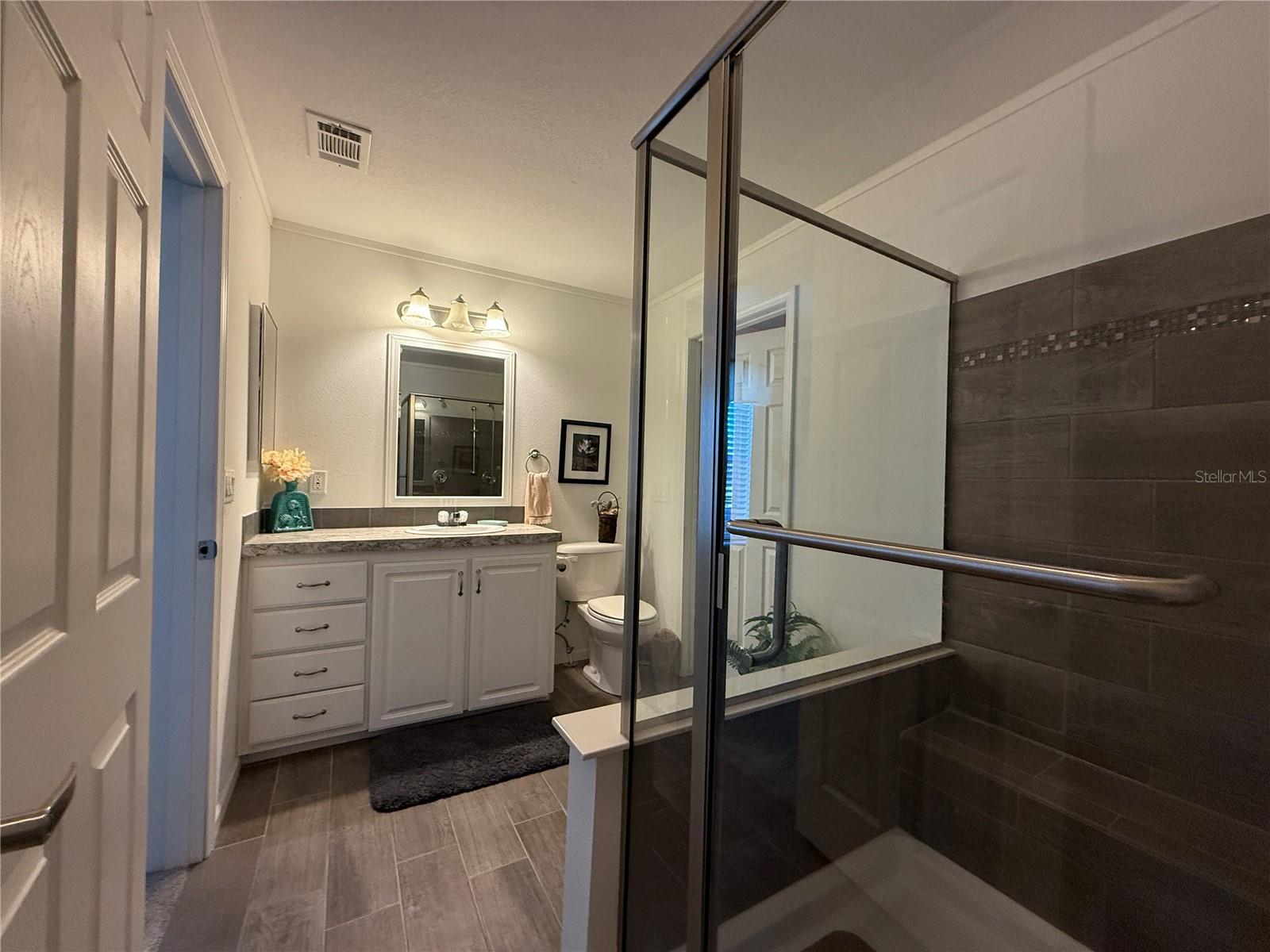101 W SAINT JOHNS WAY, APOLLO BEACH, FL, 33572