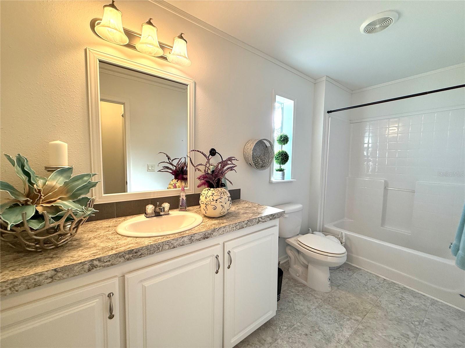 101 W SAINT JOHNS WAY, APOLLO BEACH, FL, 33572