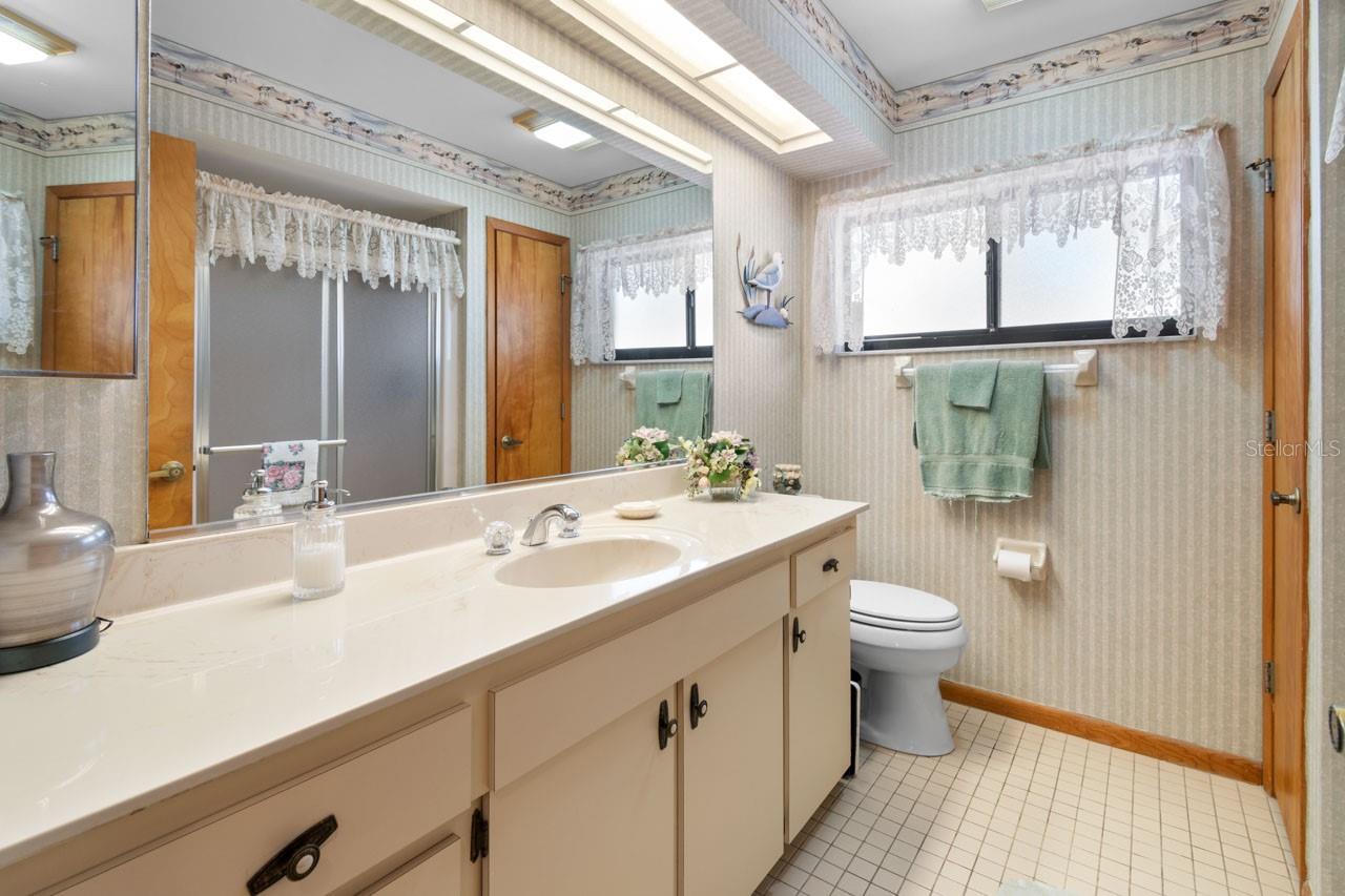 2025 E VIEW DR, SUN CITY CENTER, FL, 33573