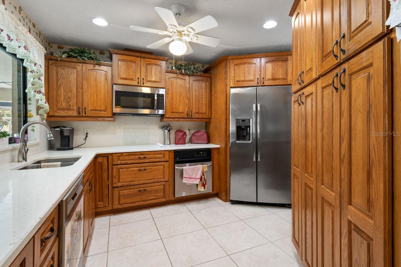 2025 E VIEW DR, SUN CITY CENTER, FL, 33573