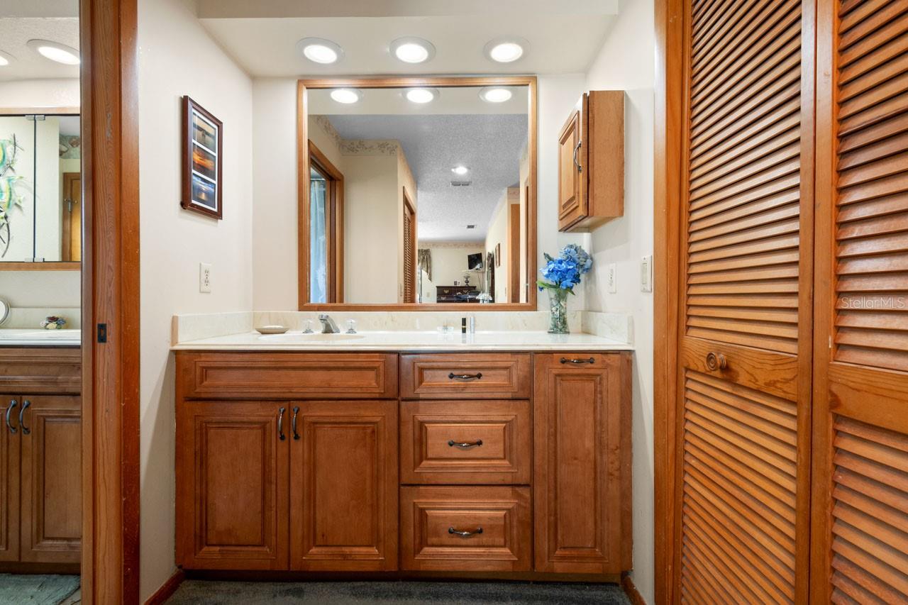 2025 E VIEW DR, SUN CITY CENTER, FL, 33573