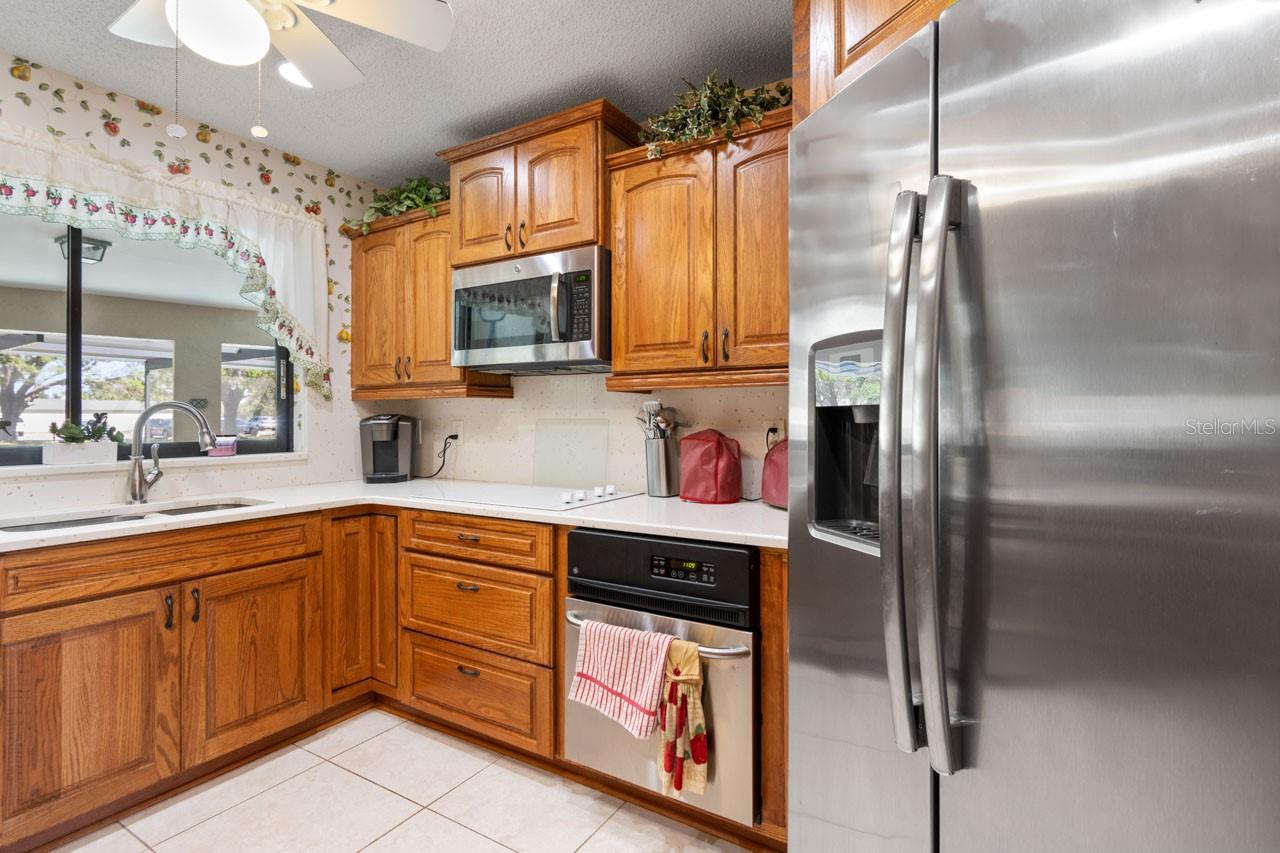 2025 E VIEW DR, SUN CITY CENTER, FL, 33573