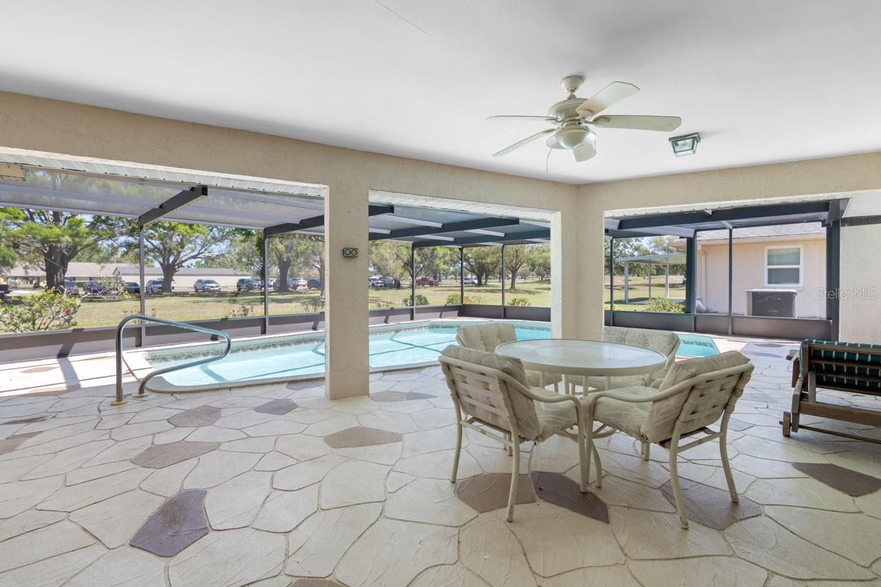 2025 E VIEW DR, SUN CITY CENTER, FL, 33573