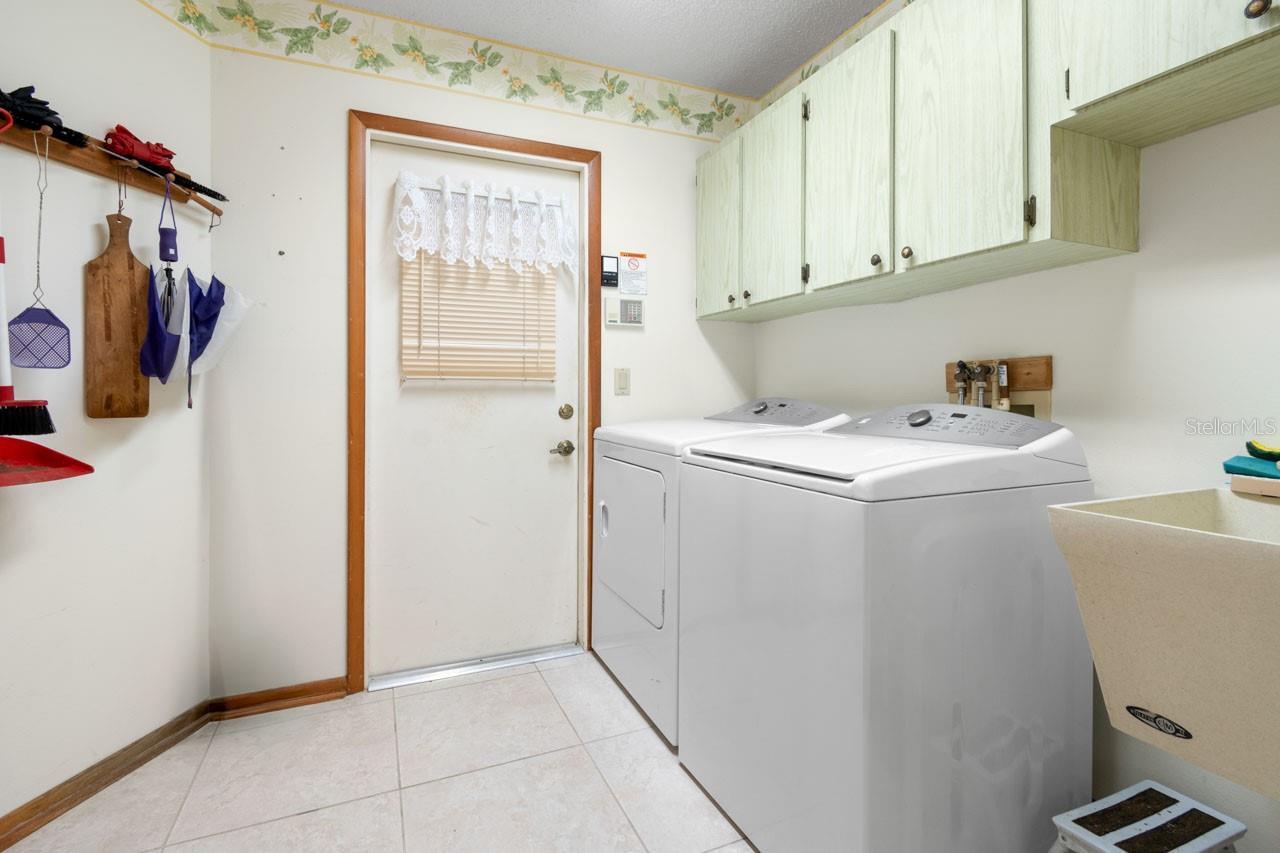 2025 E VIEW DR, SUN CITY CENTER, FL, 33573