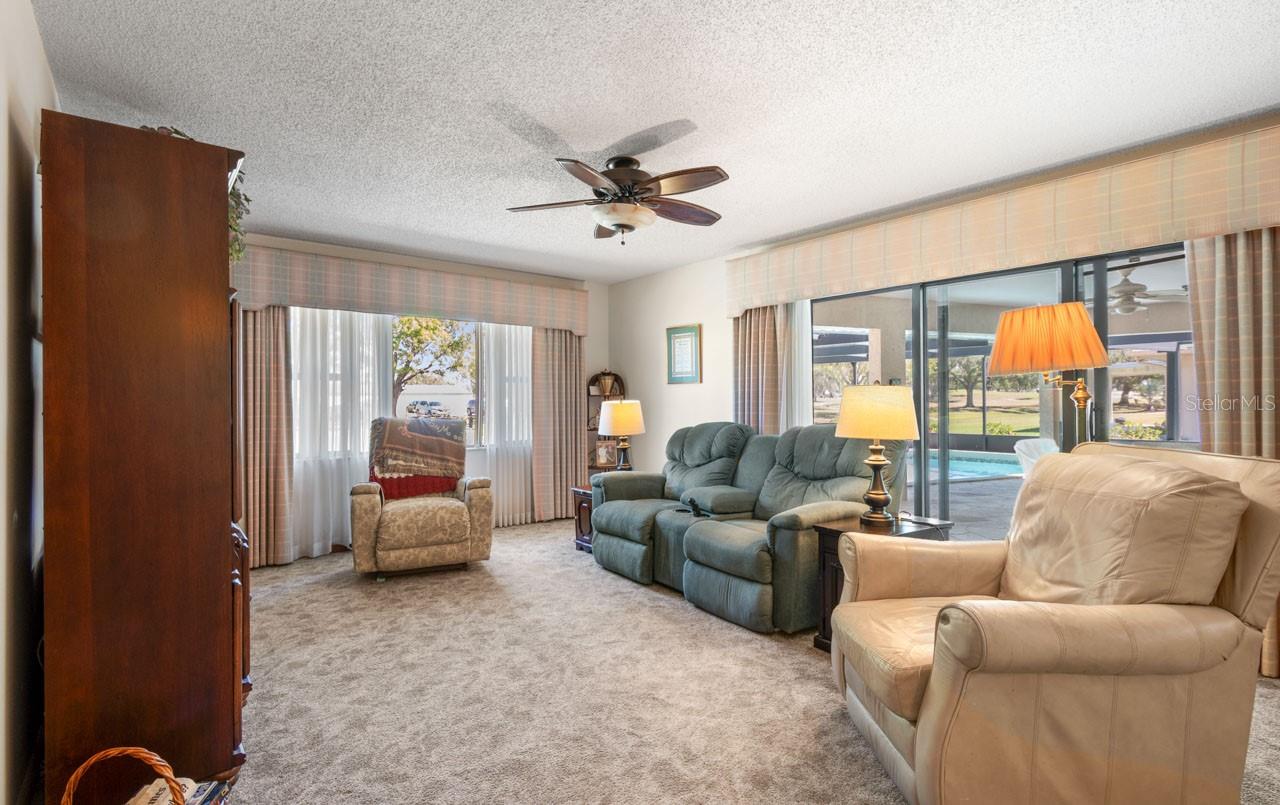 2025 E VIEW DR, SUN CITY CENTER, FL, 33573