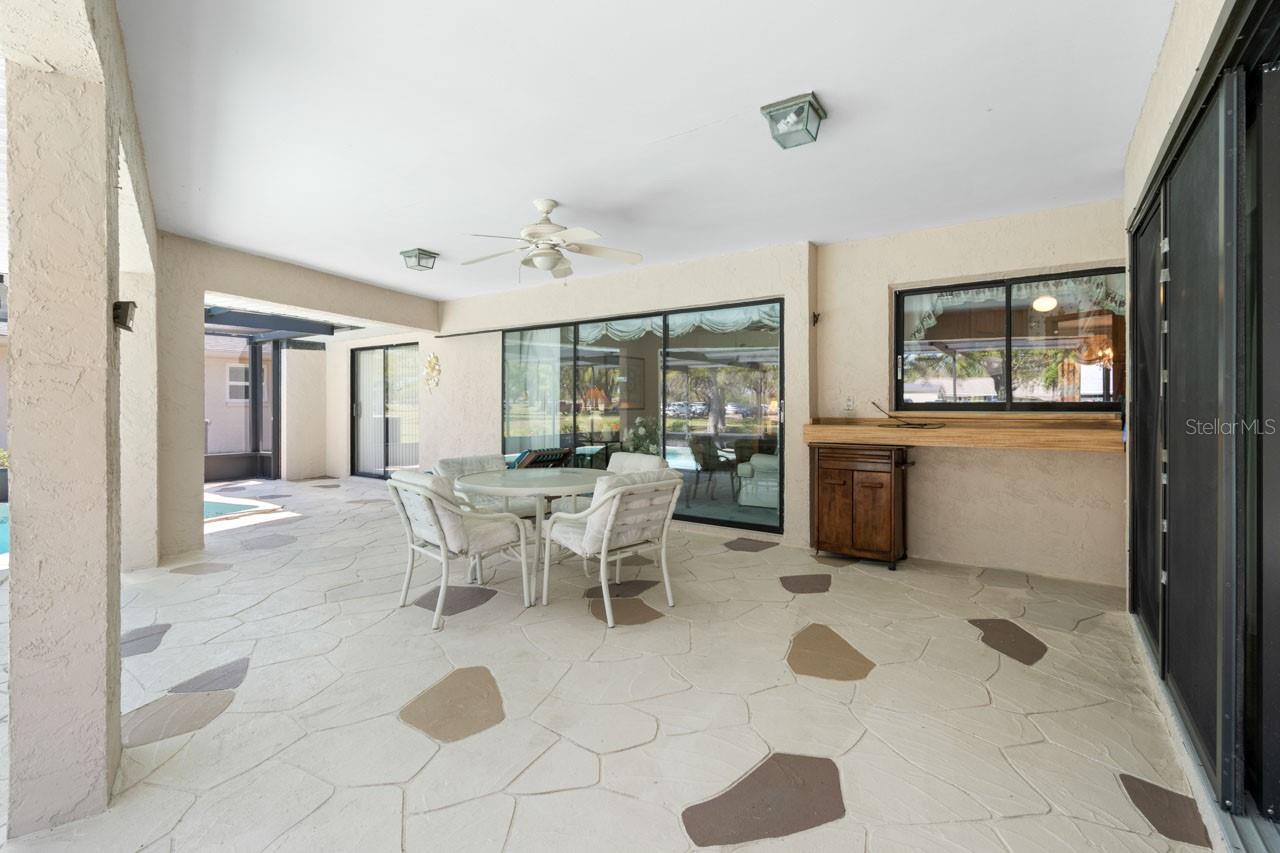 2025 E VIEW DR, SUN CITY CENTER, FL, 33573
