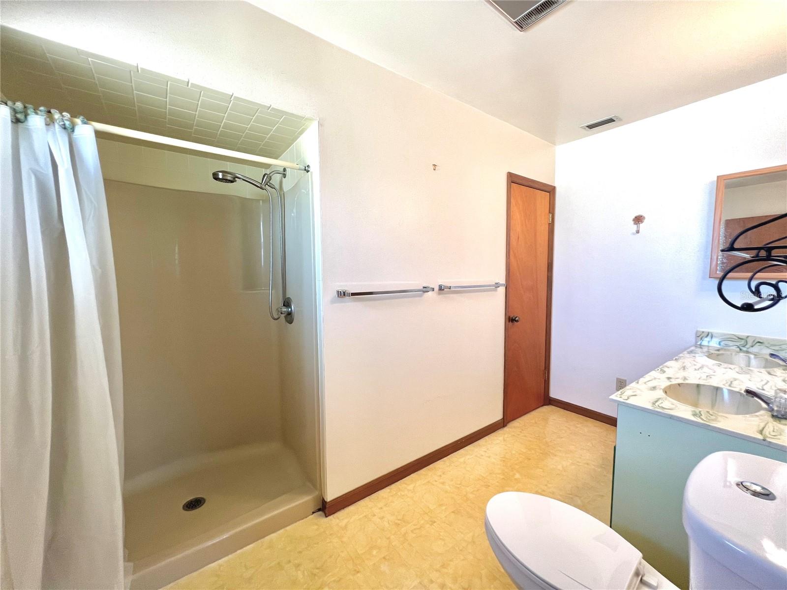 407 PARADISE ISLAND DR, HAINES CITY, FL, 33844