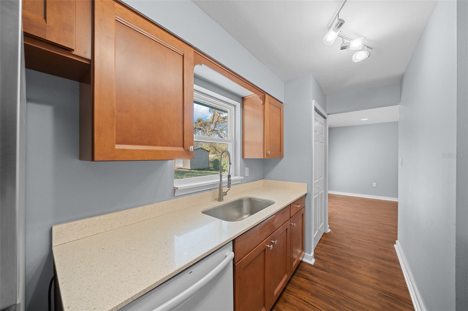 211 SARA LN, LEESBURG, FL, 34748