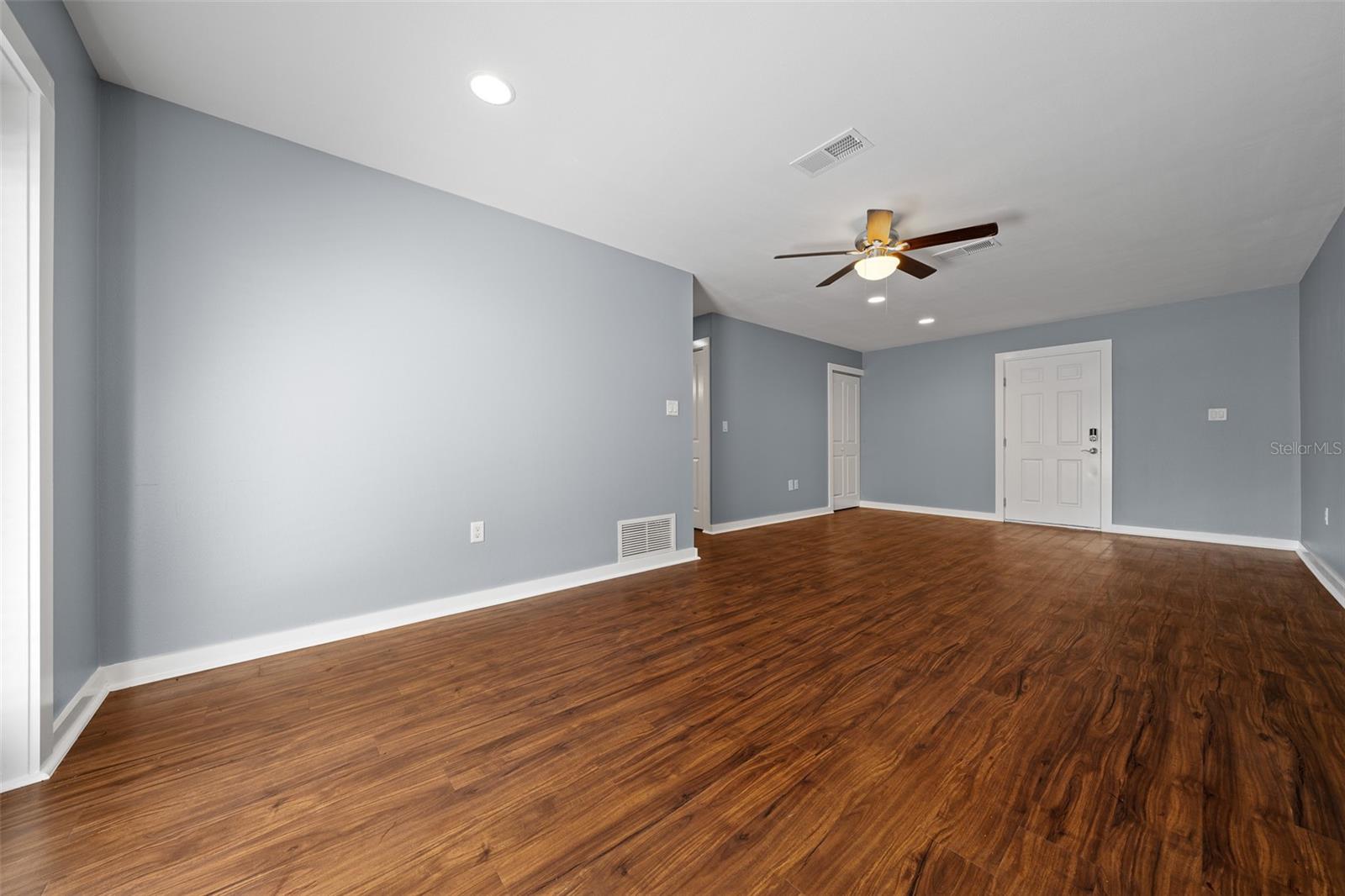 211 SARA LN, LEESBURG, FL, 34748