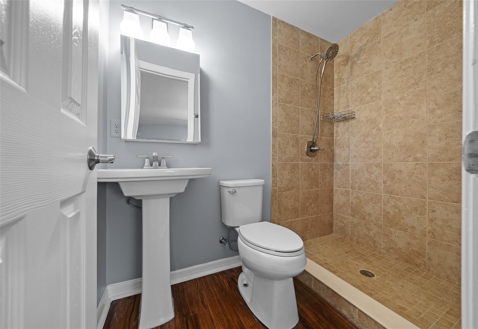 211 SARA LN, LEESBURG, FL, 34748