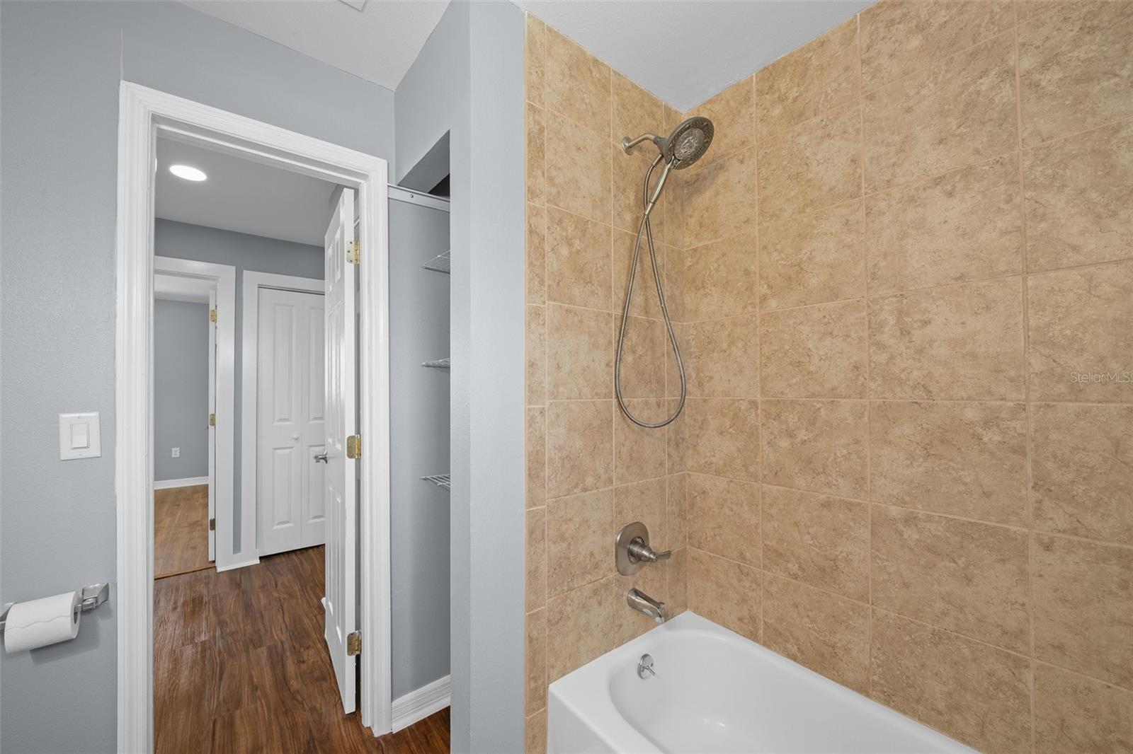 211 SARA LN, LEESBURG, FL, 34748