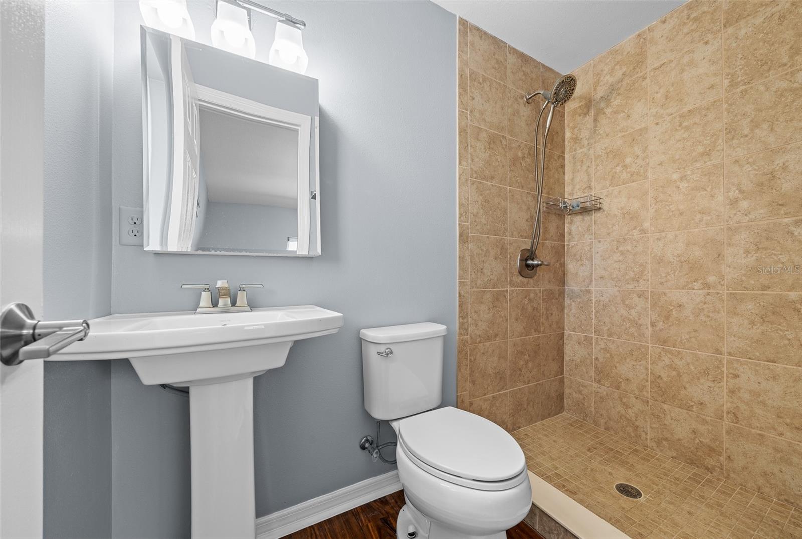 211 SARA LN, LEESBURG, FL, 34748