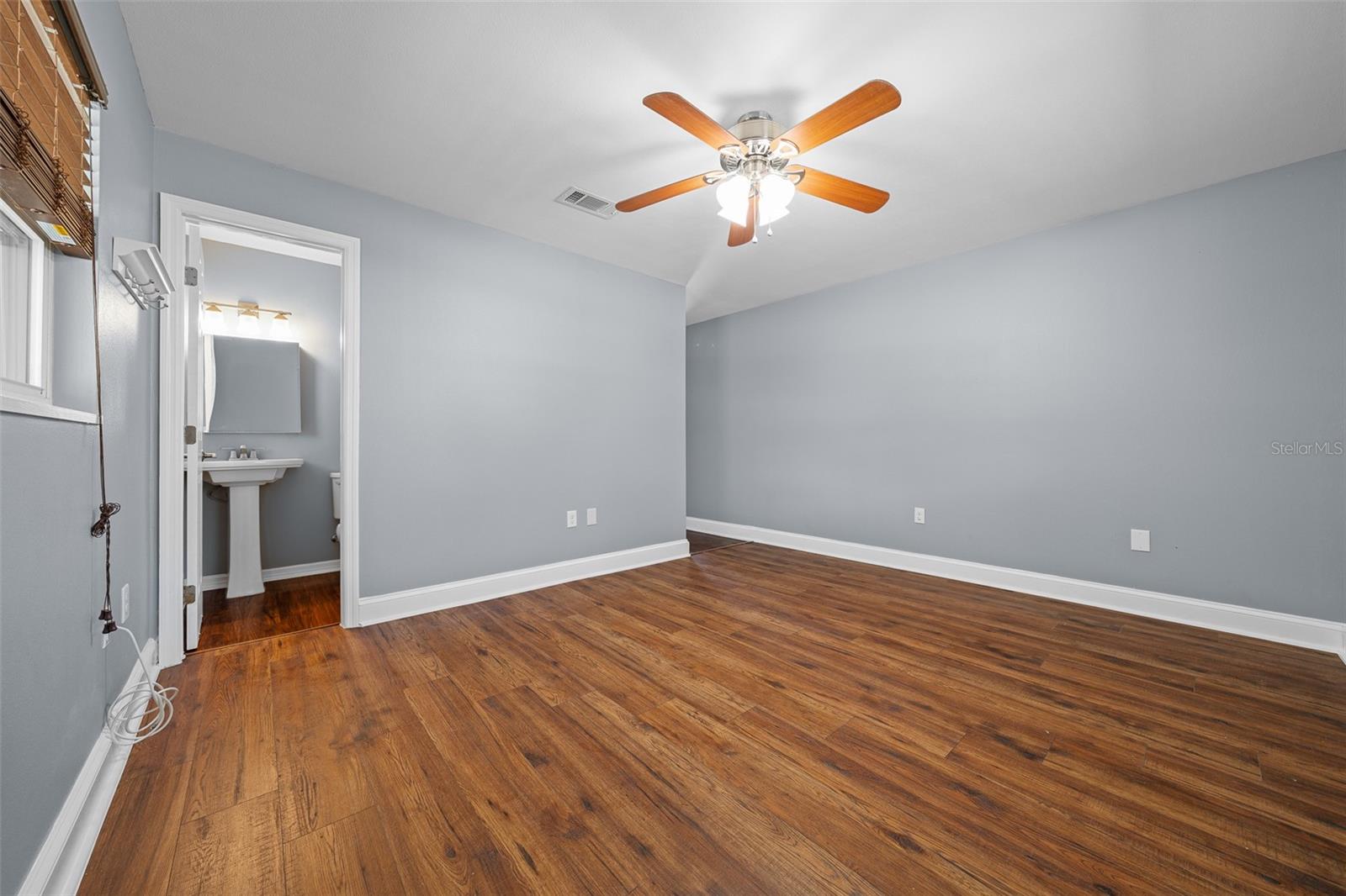 211 SARA LN, LEESBURG, FL, 34748