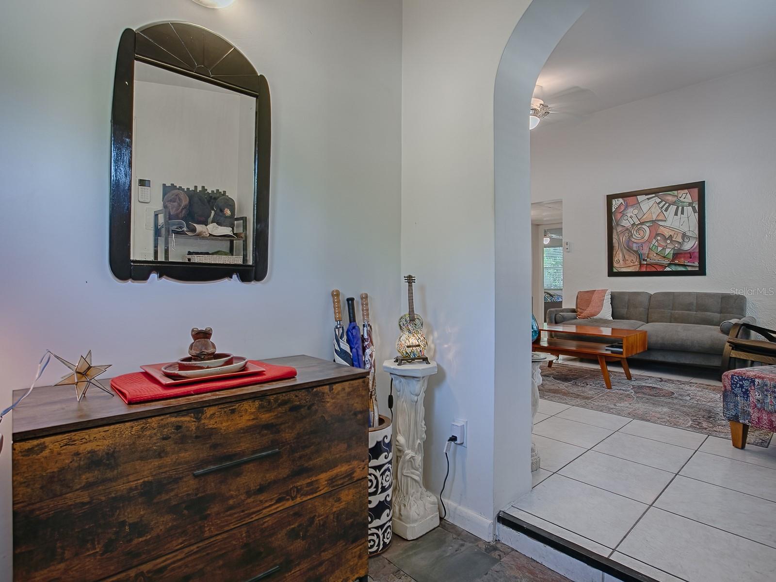 500 E CRYSTAL LAKE ST, ORLANDO, FL, 32806