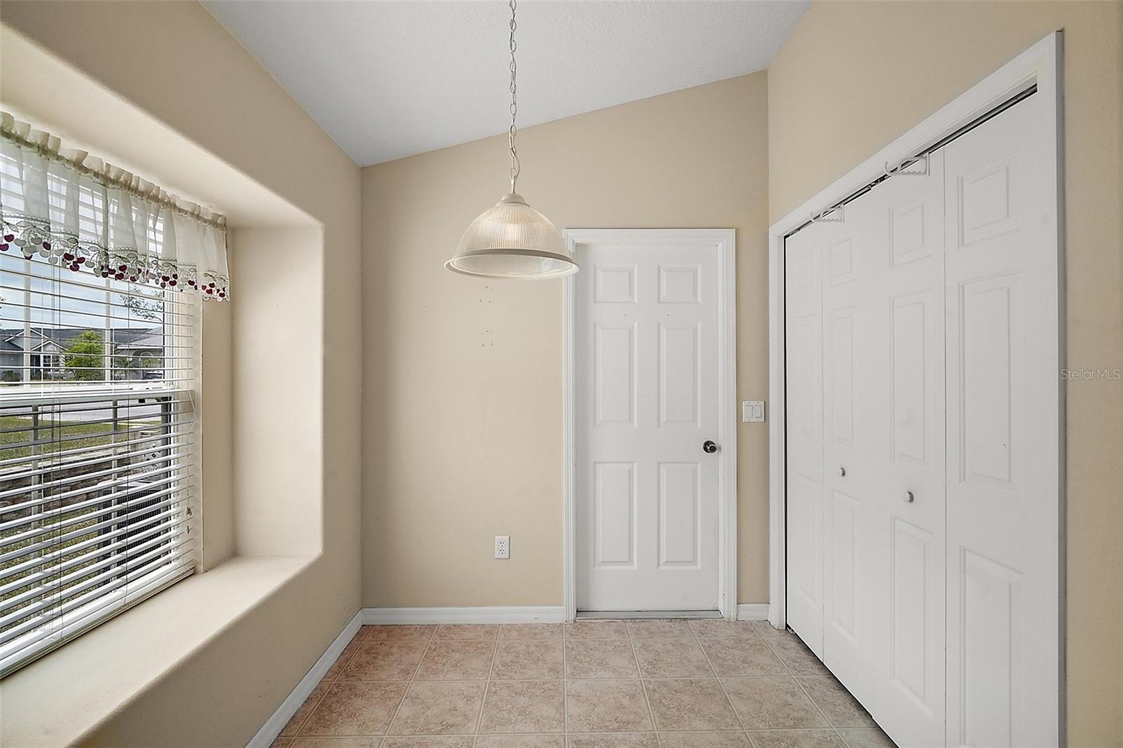 3866 BAYSHORE CIR, TAVARES, FL, 32778