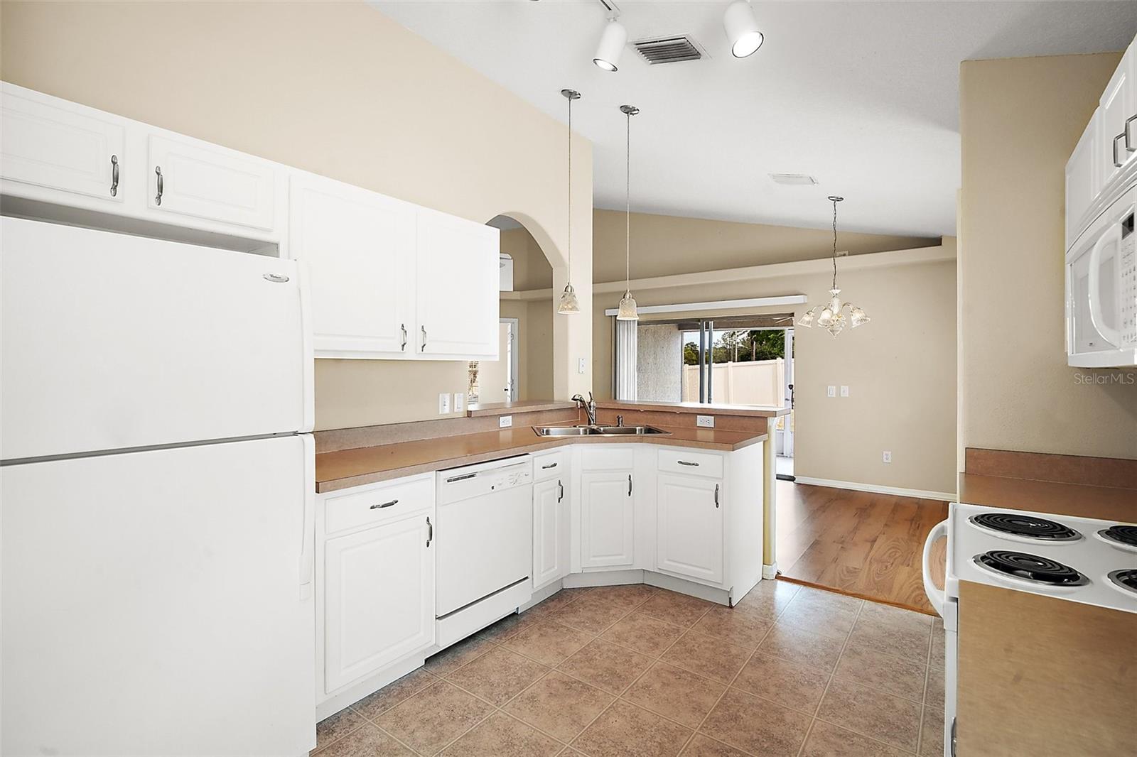 3866 BAYSHORE CIR, TAVARES, FL, 32778