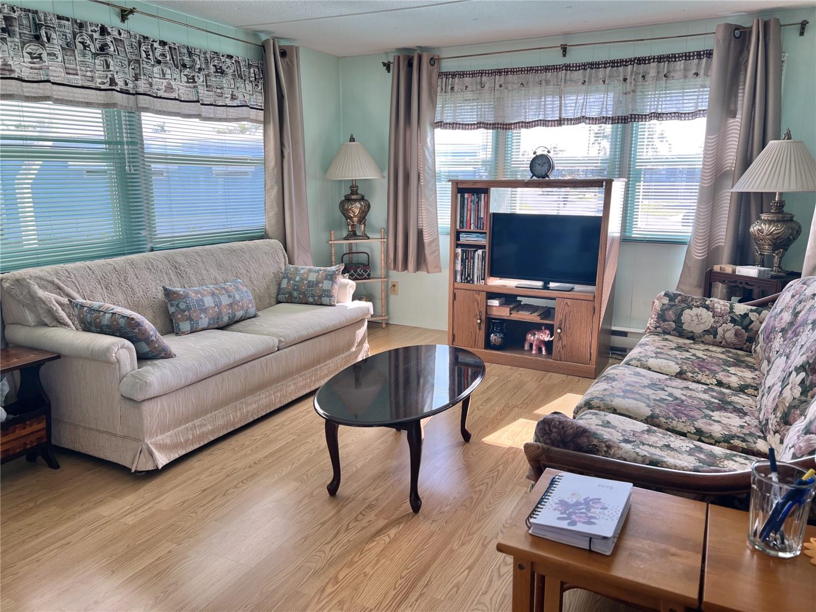 TB8358414 Property Photo