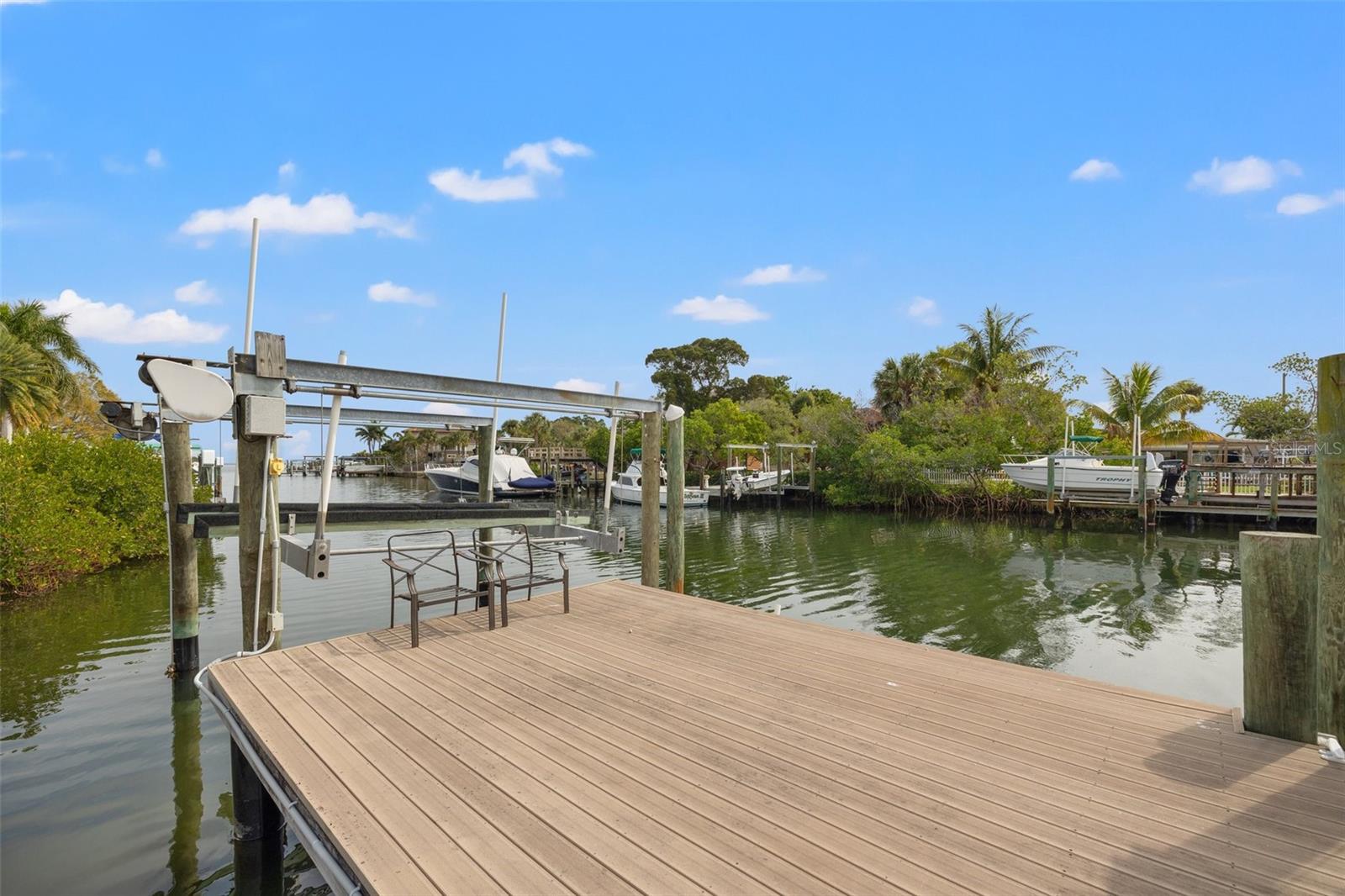 1936 ARROWHEAD DR NE, ST PETERSBURG, FL, 33703