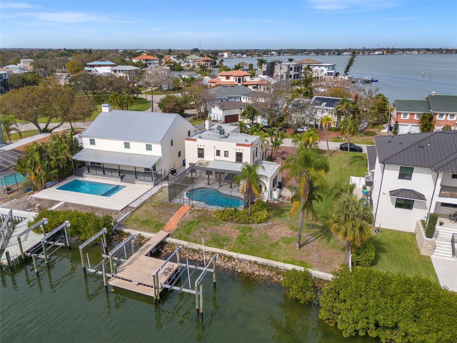 1936 ARROWHEAD DR NE, ST PETERSBURG, FL, 33703