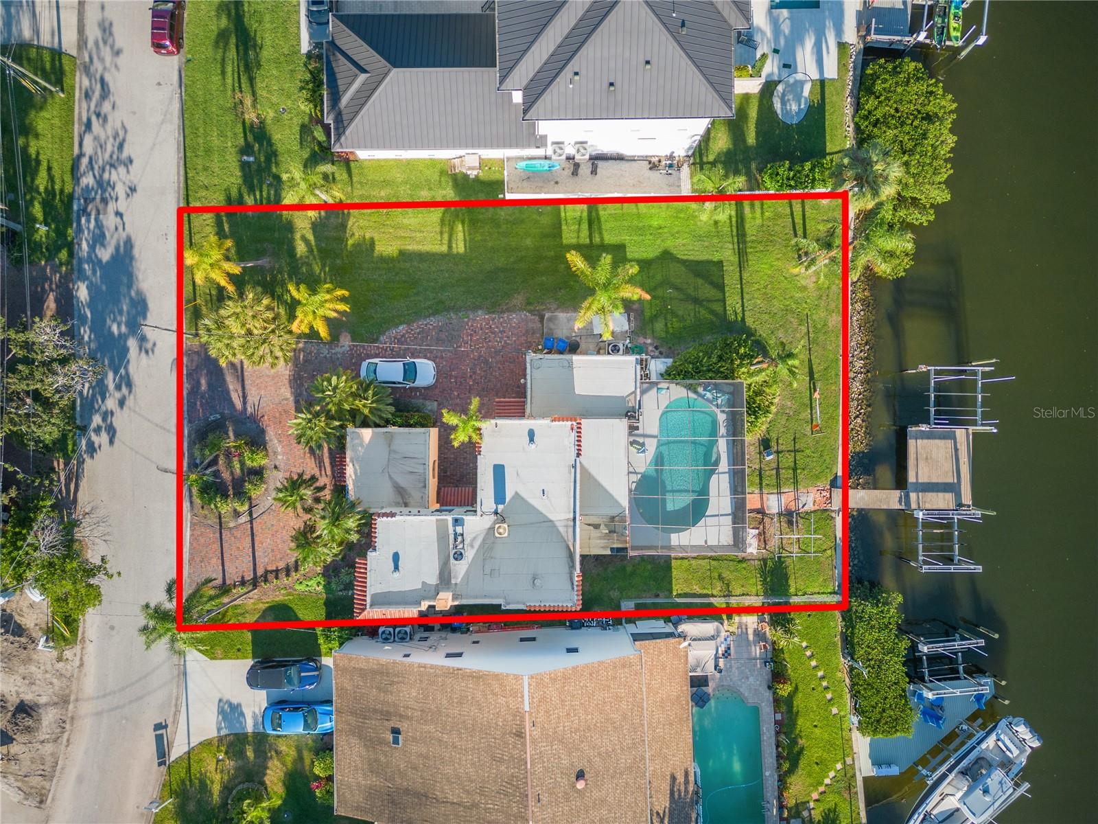 1936 ARROWHEAD DR NE, ST PETERSBURG, FL, 33703
