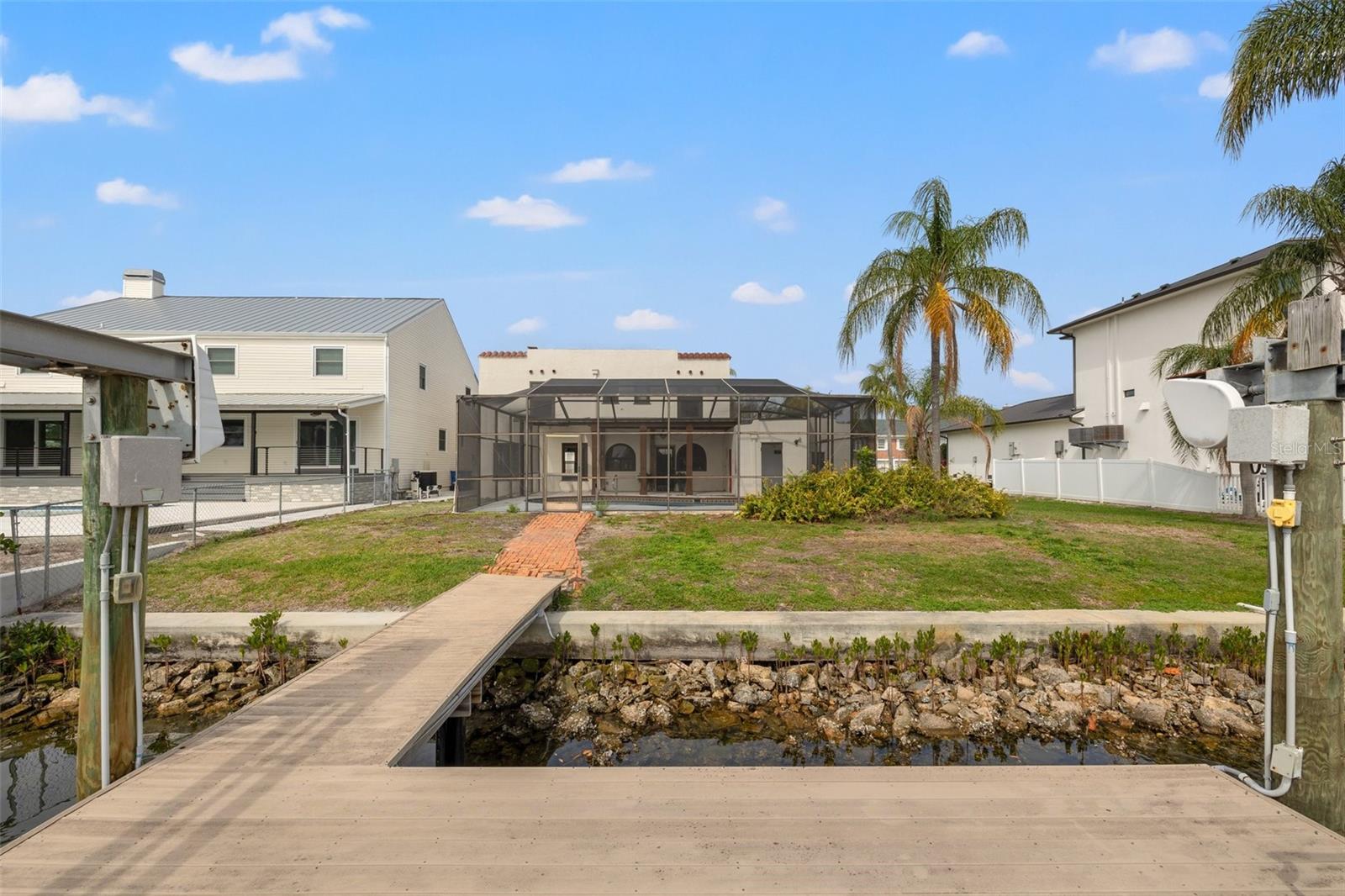 1936 ARROWHEAD DR NE, ST PETERSBURG, FL, 33703