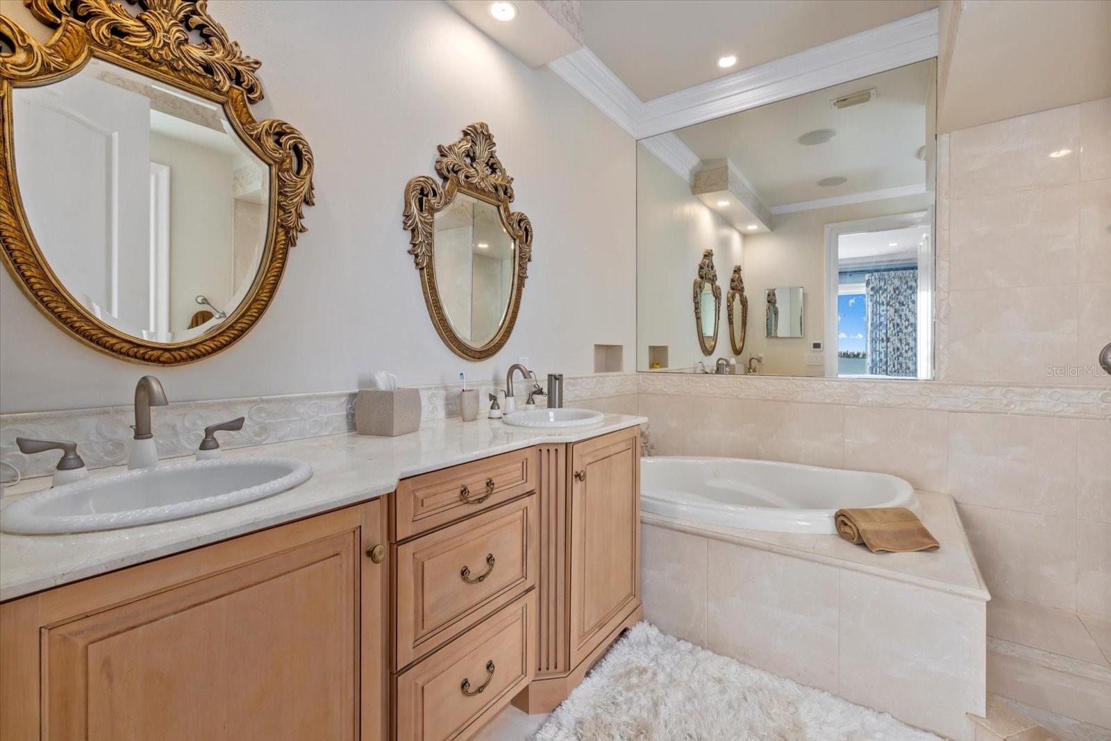 A4643388 Property Photo