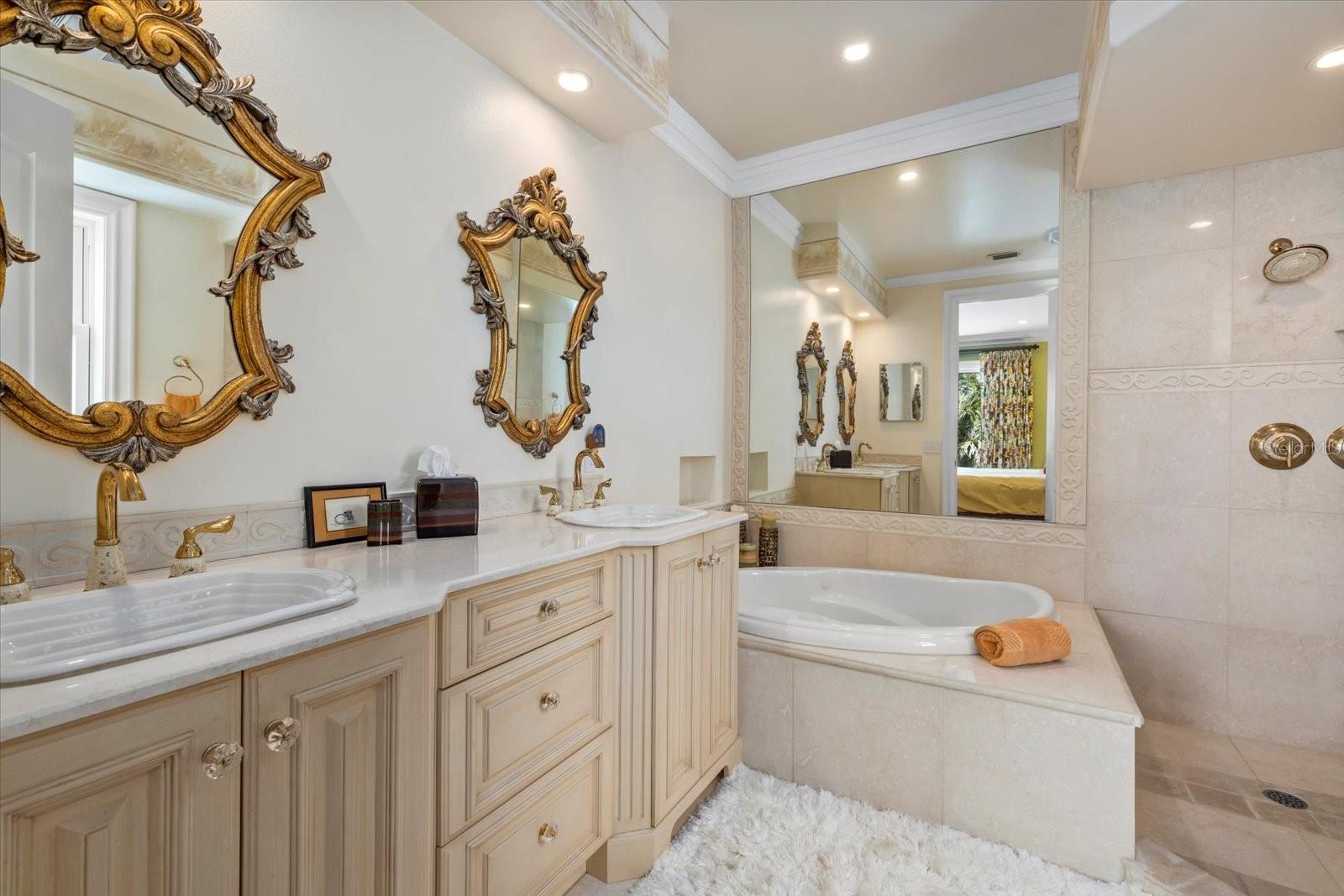 A4643388 Property Photo