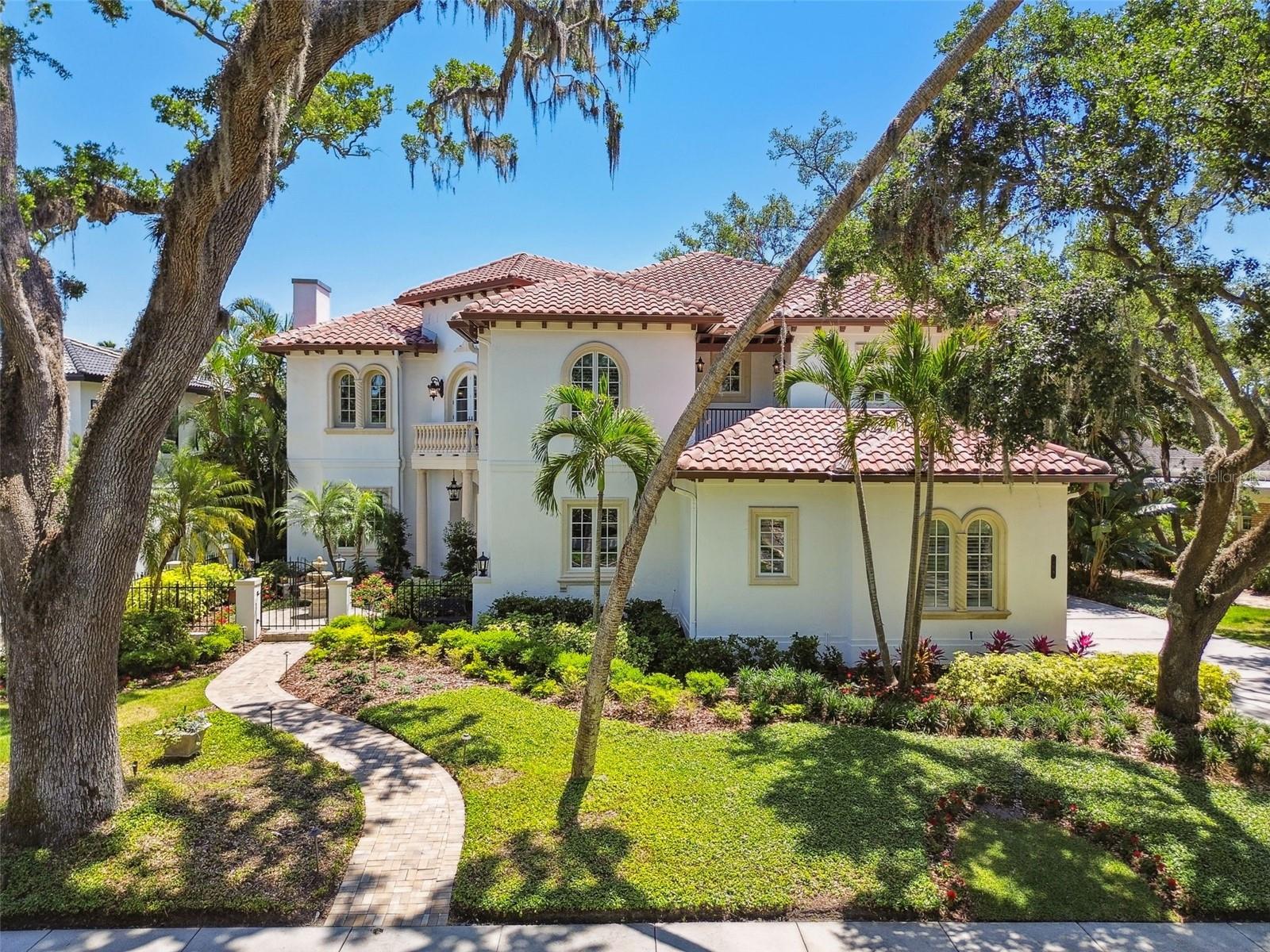 808 IDLEWOOD AVE, TAMPA, FL, 33609