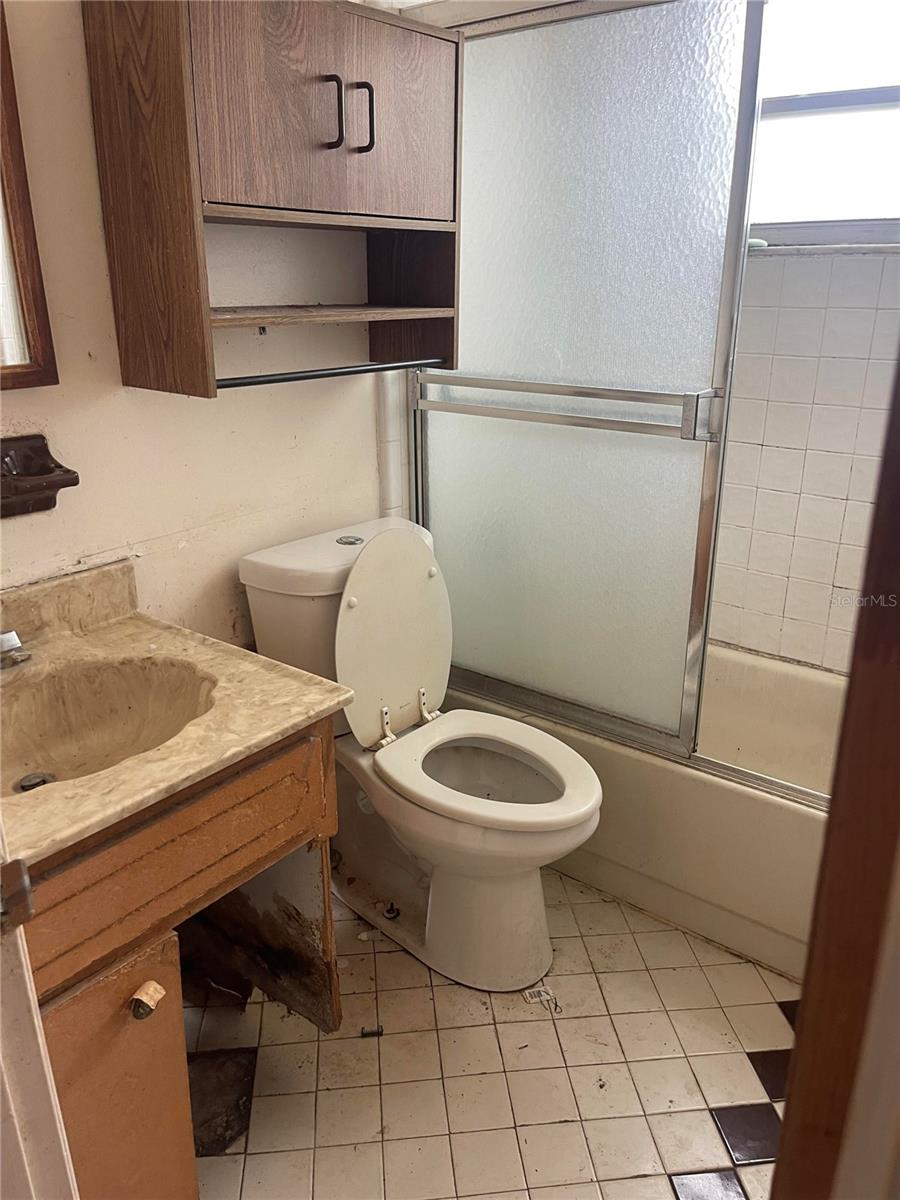 2215 VINCENT RD, ORLANDO, FL, 32817