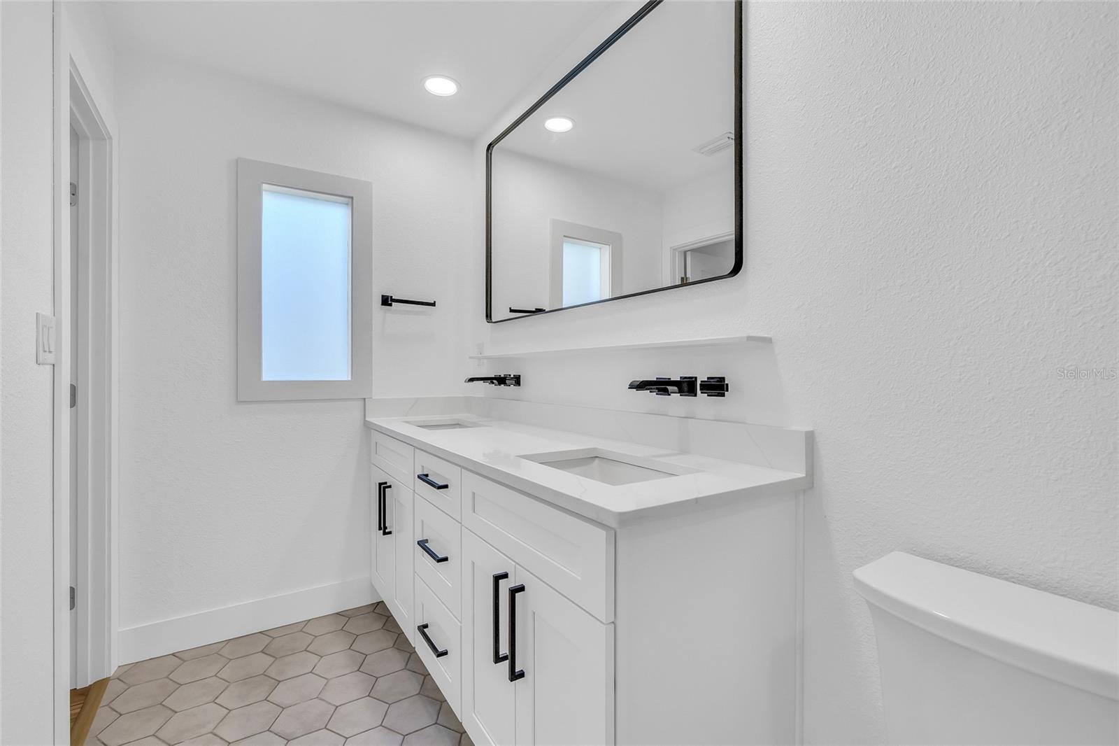 1842 OKLAHOMA AVE NE, ST PETERSBURG, FL, 33703