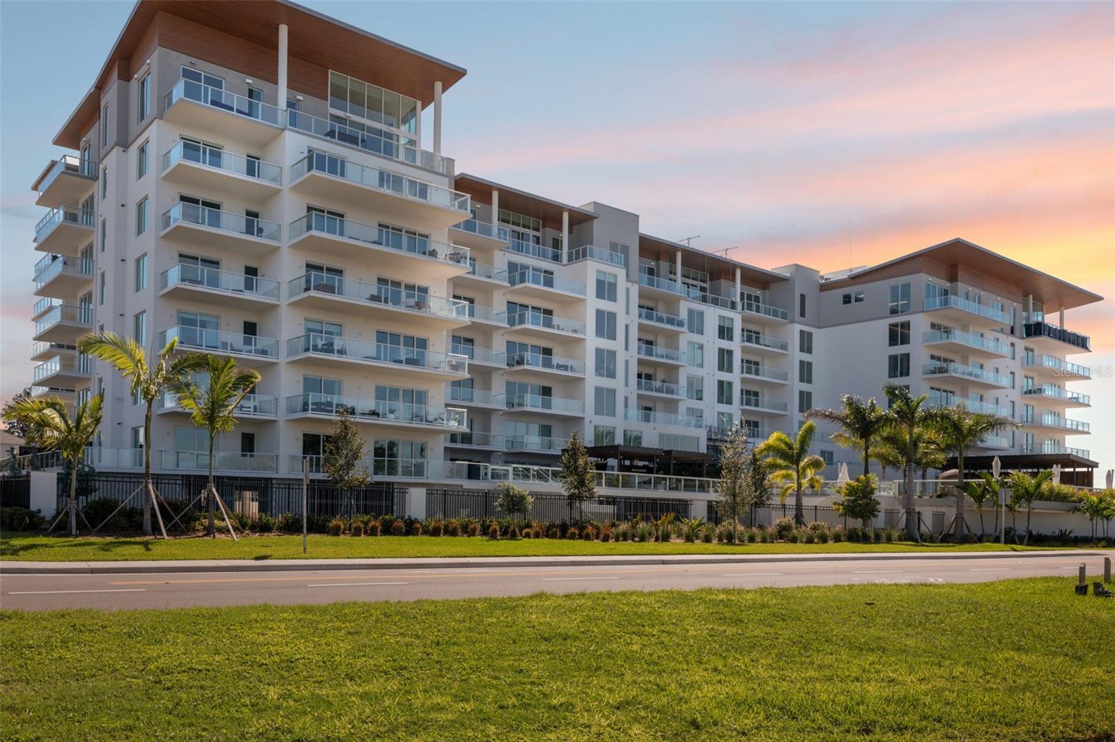 1020 SUNSET POINT RD #612, CLEARWATER, FL, 33755